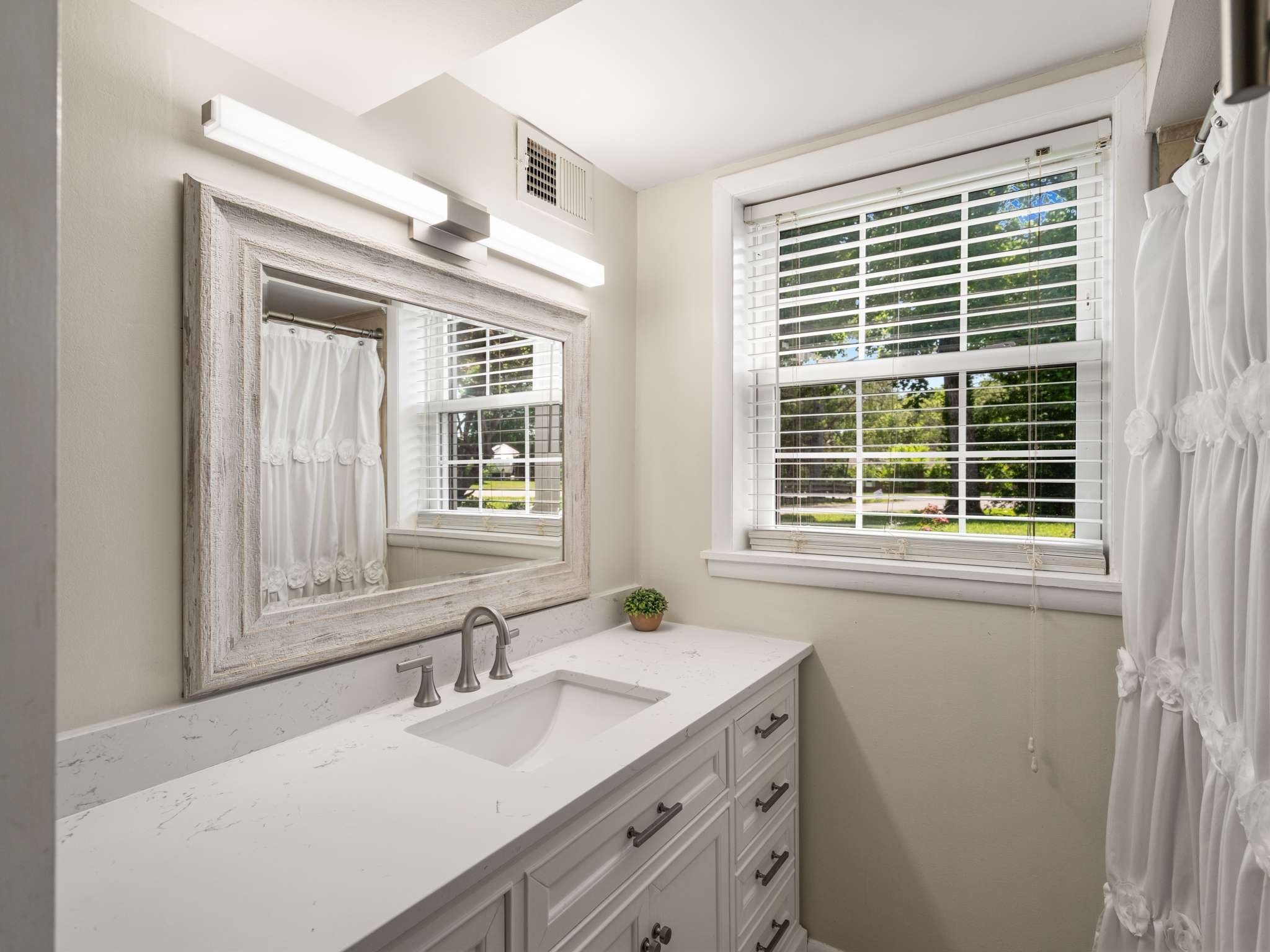 604 Meadowgreen Dr Property Photo 22