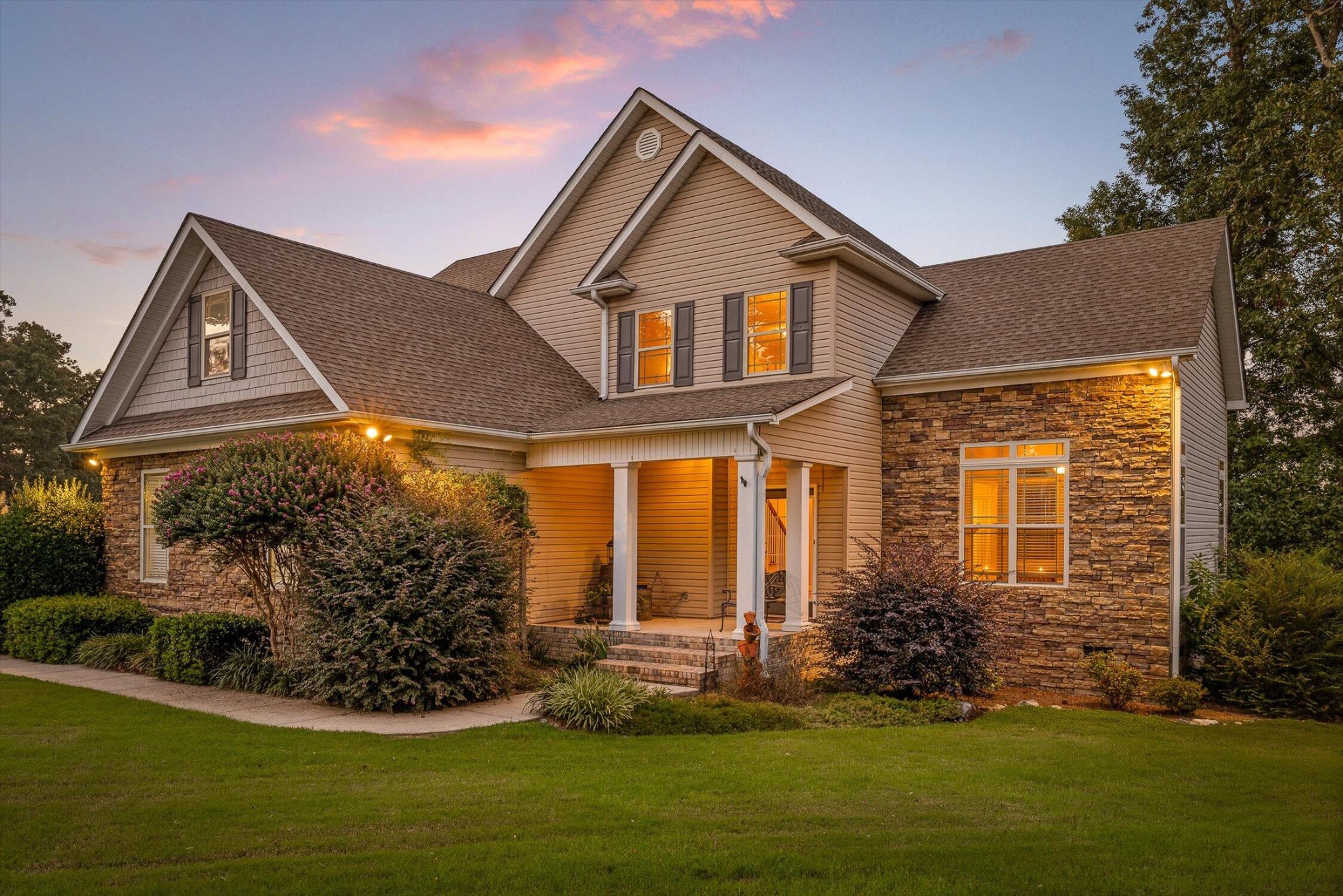 114 Avenue Of The Oaks