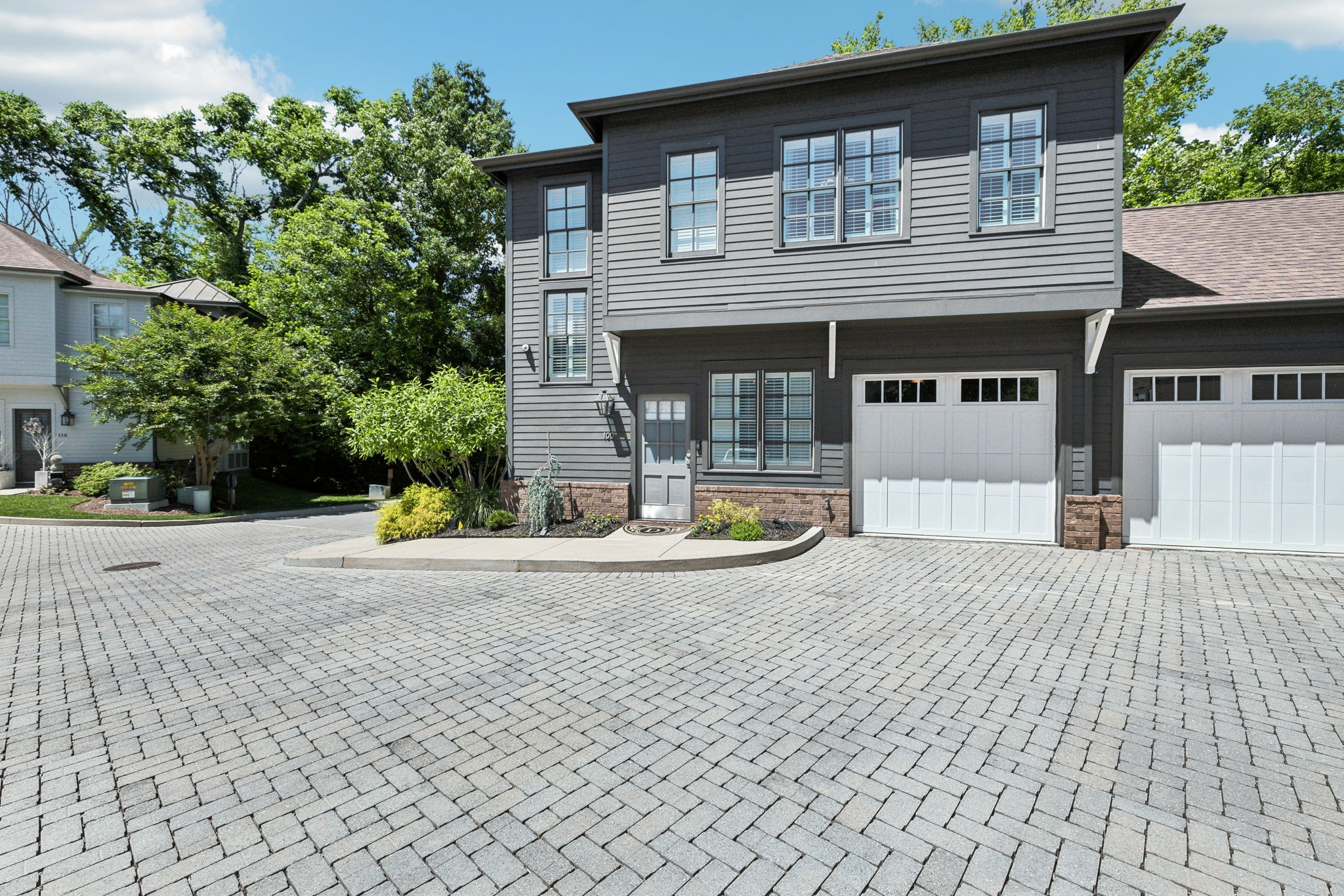 100 Cottage Ln Property Photo