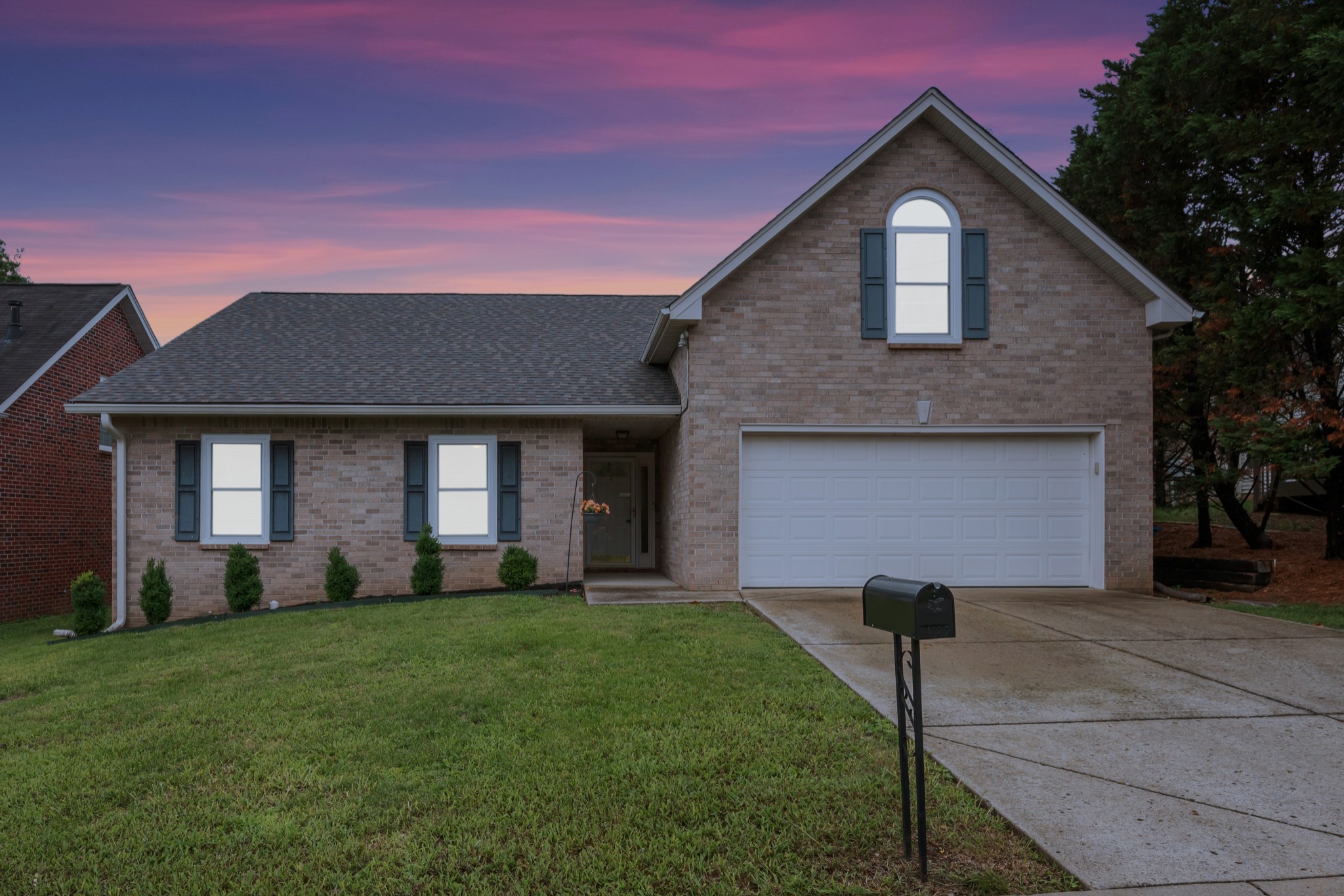 1004 Summerview Ct Property Photo 1
