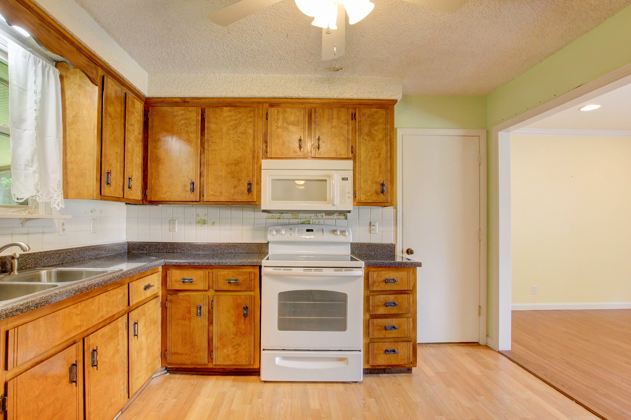649 Chesterfield Cir Property Photo 8