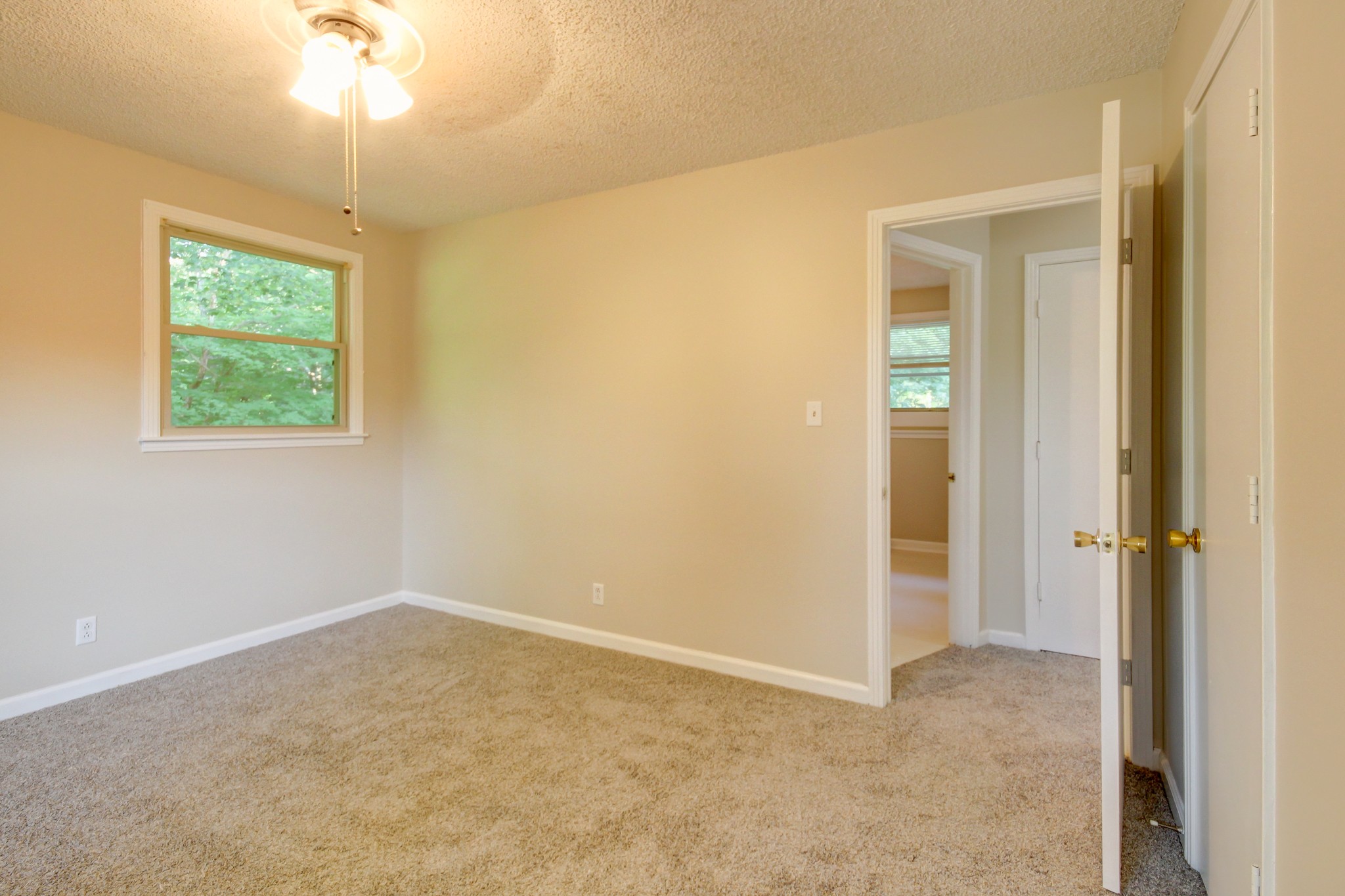 649 Chesterfield Cir Property Photo 18