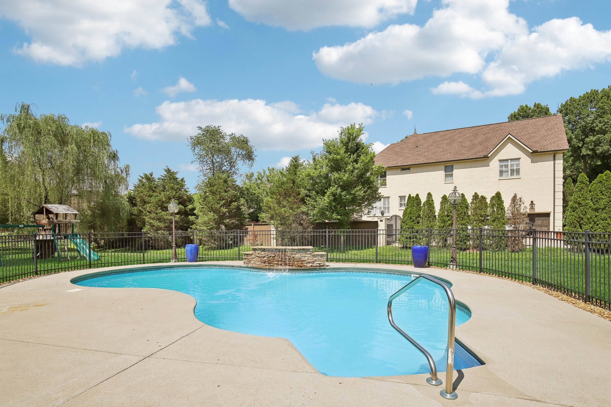 329 Windhaven Bay Property Photo 93