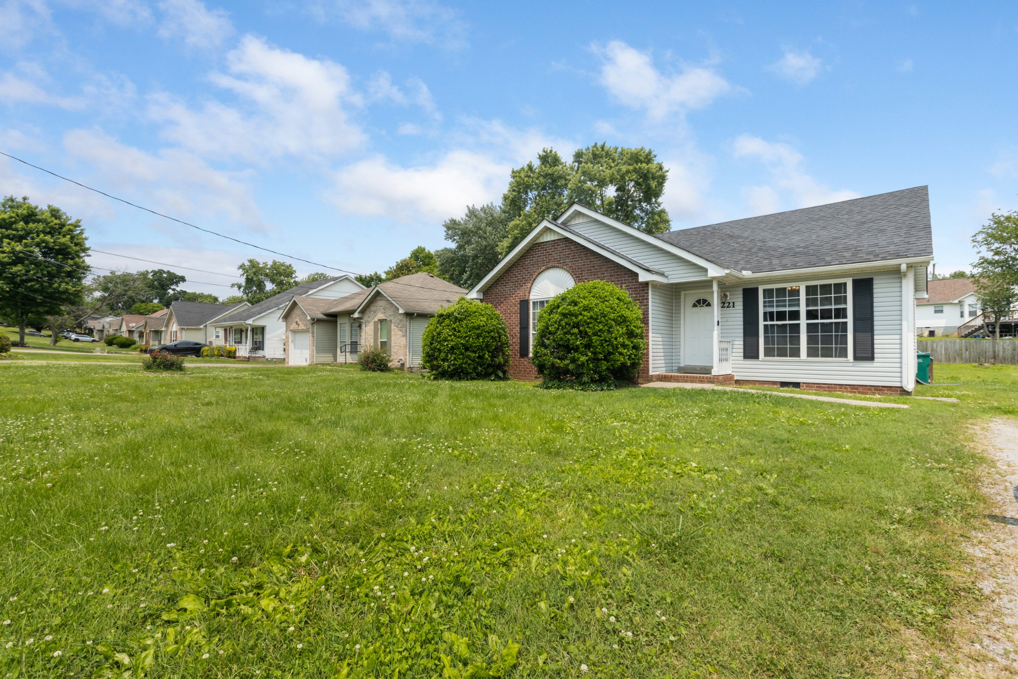 221 Pitts Ave Property Photo 2