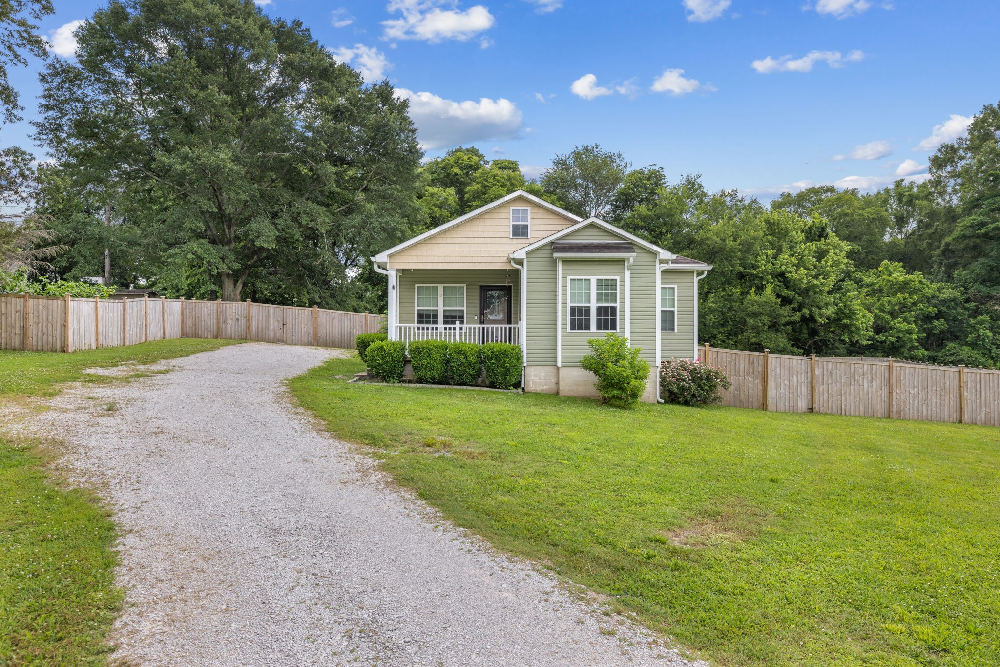 107 Wallace Cir Property Photo 1