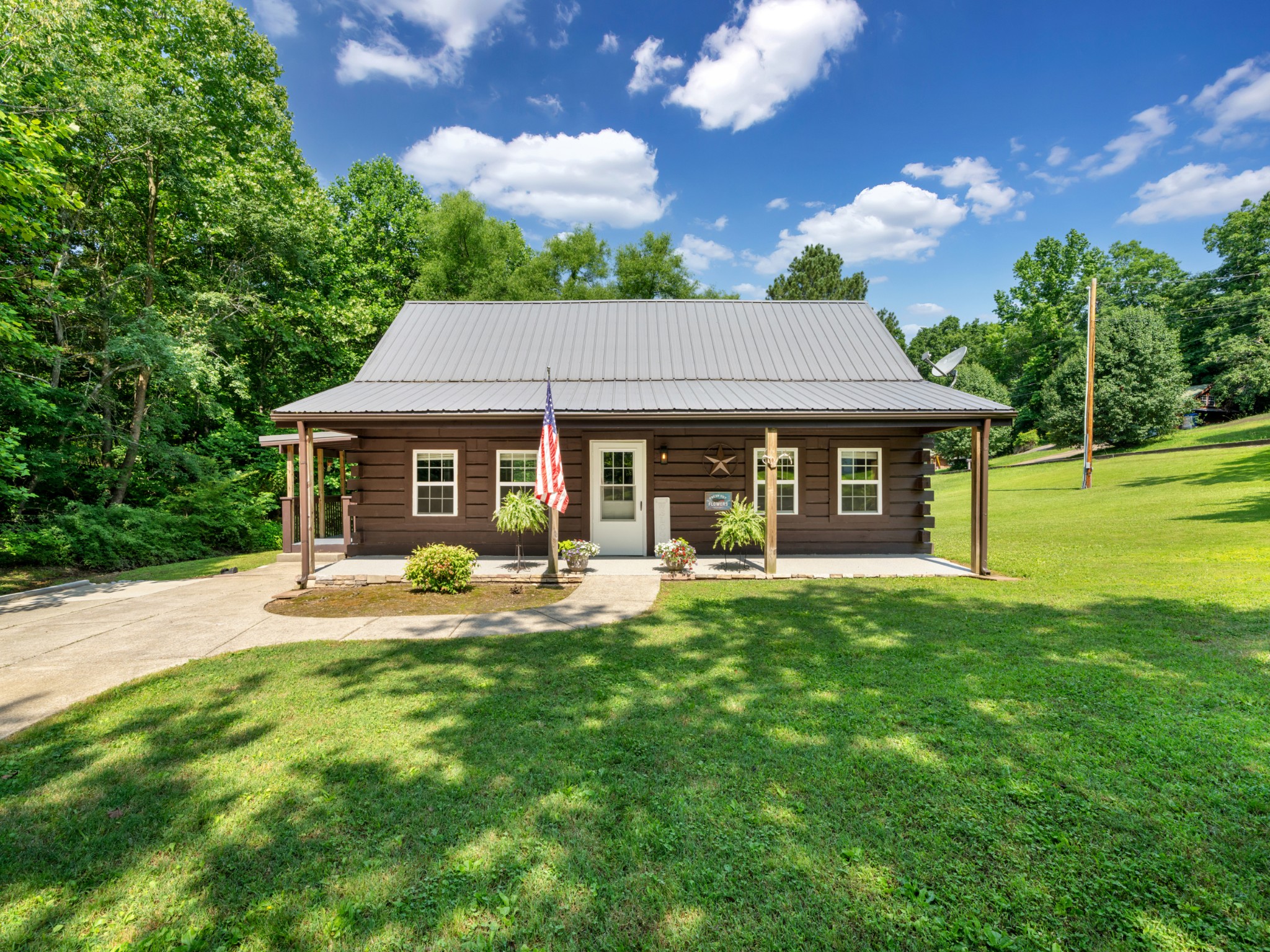 223 Oak Tree Dr Property Photo 1