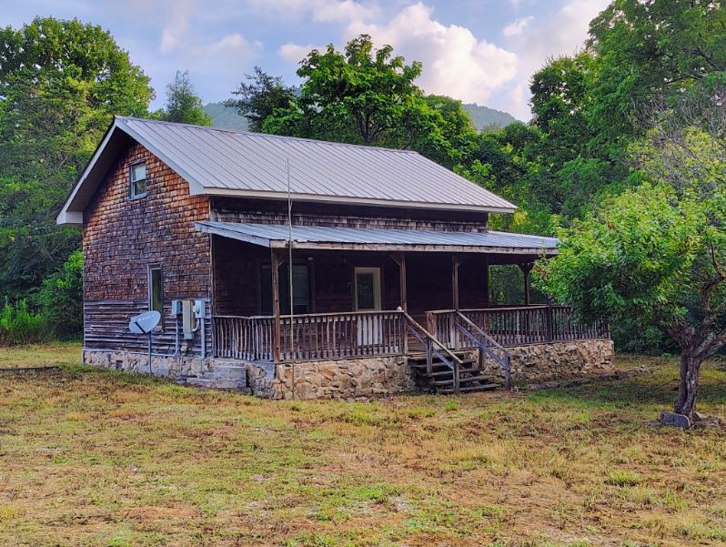 1935 Fairview Rd