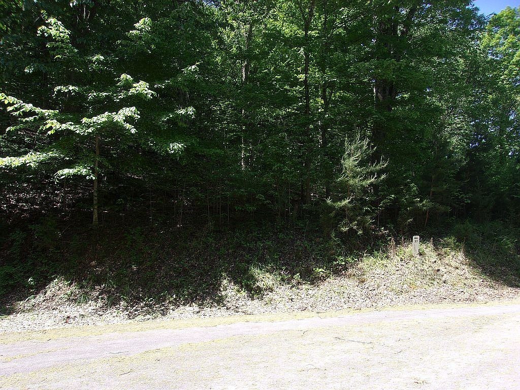 37 Five Oaks Circle Property Photo 3
