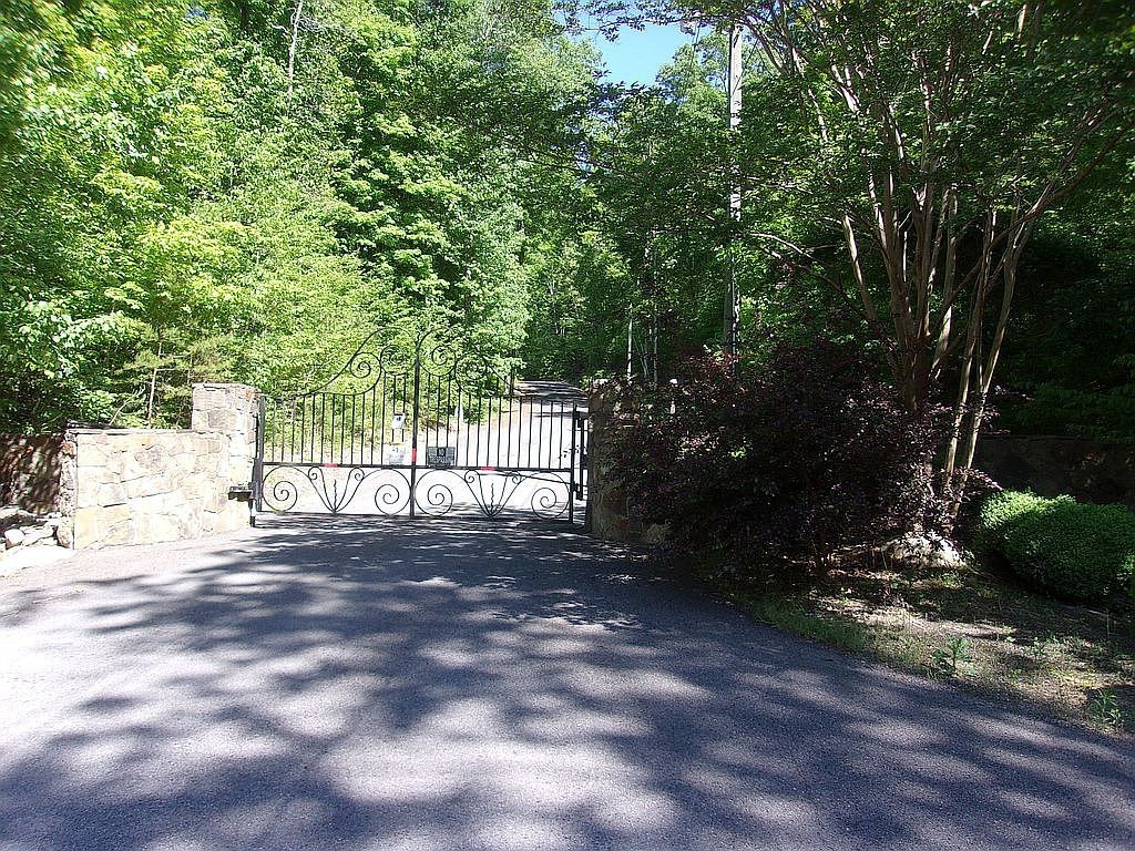 37 Five Oaks Circle Property Photo 4