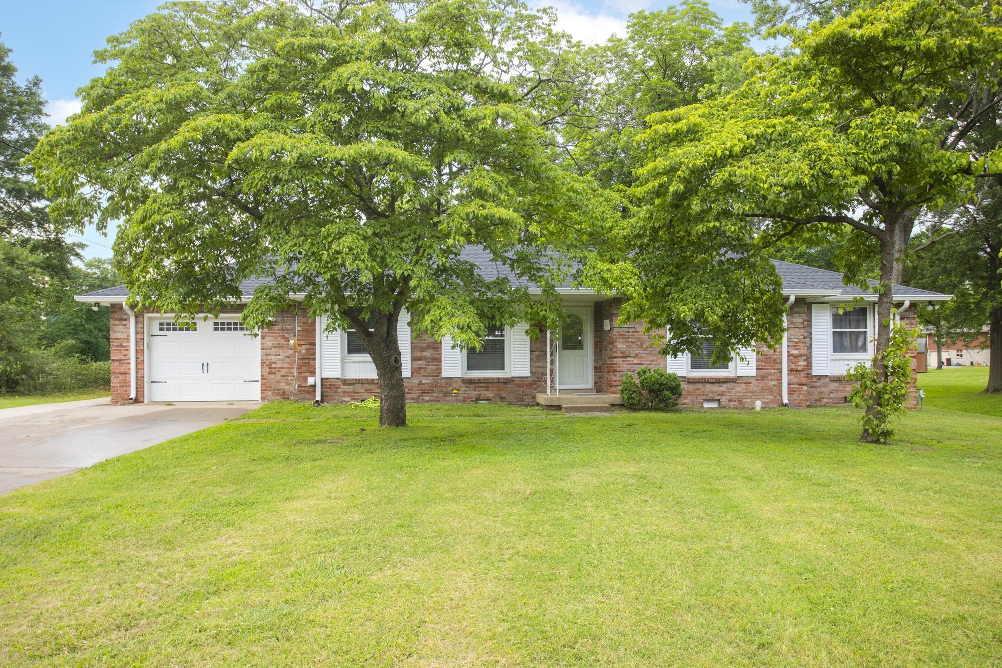 102 Ryburn Dr Property Photo 1