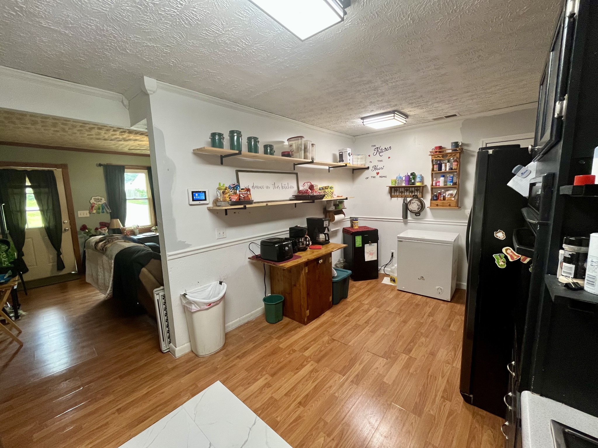 505 Wesley Ave Property Photo 3