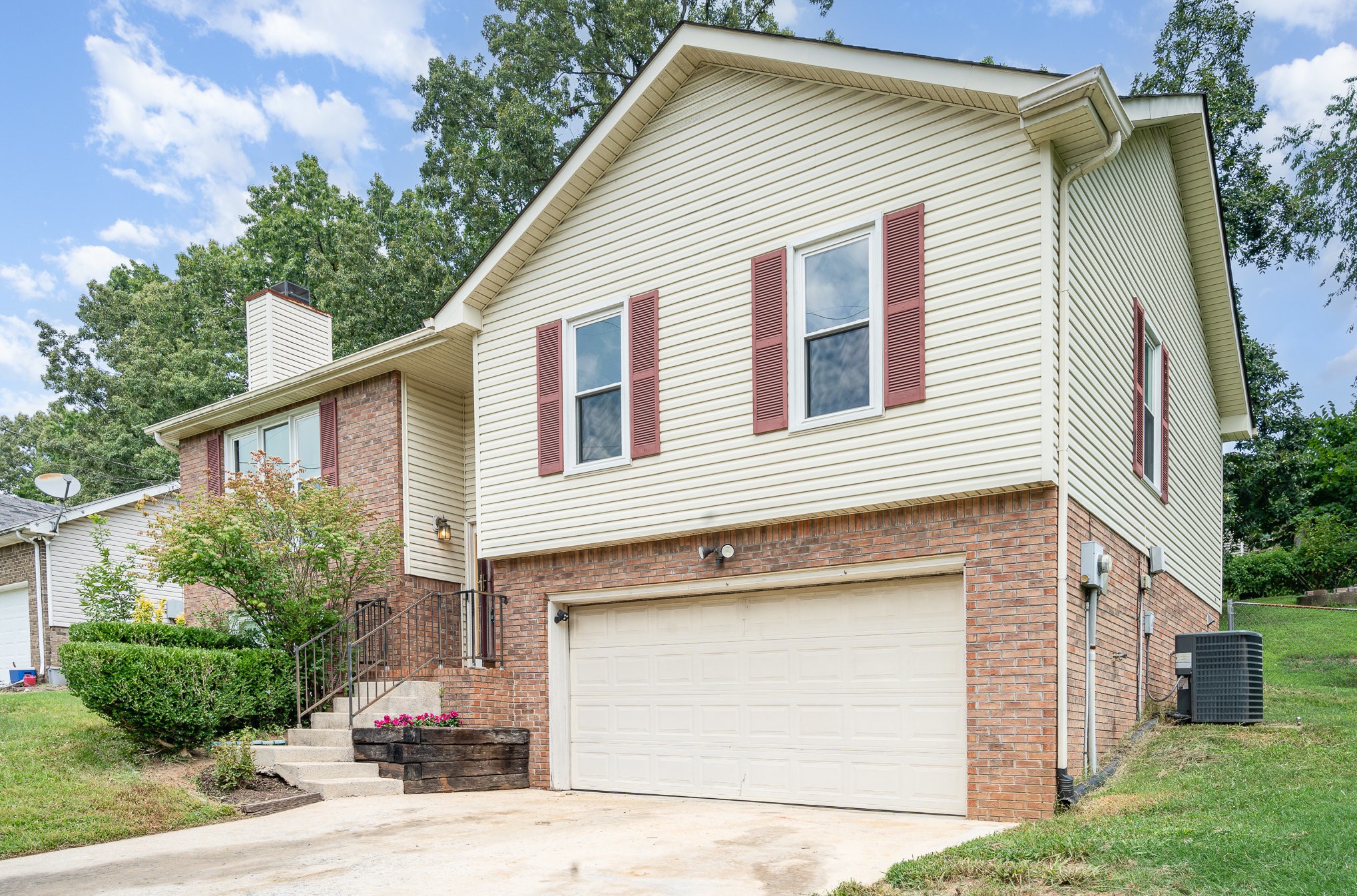 1215 Verkler Dr Property Photo 2