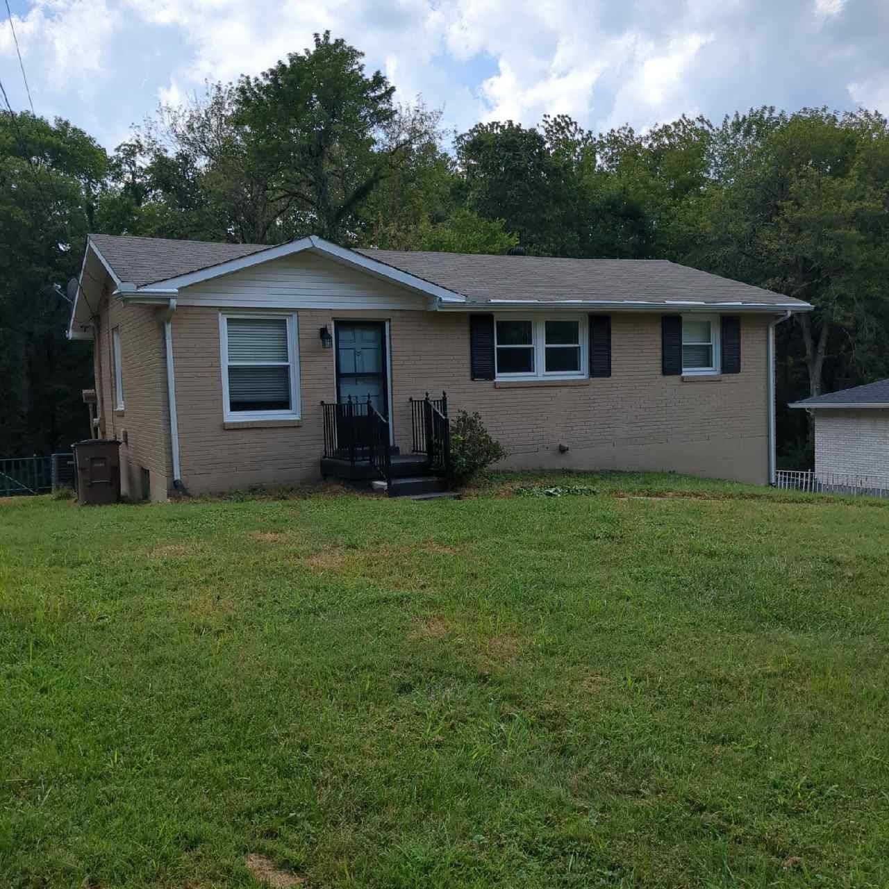 493 Westcrest Dr Property Photo 1