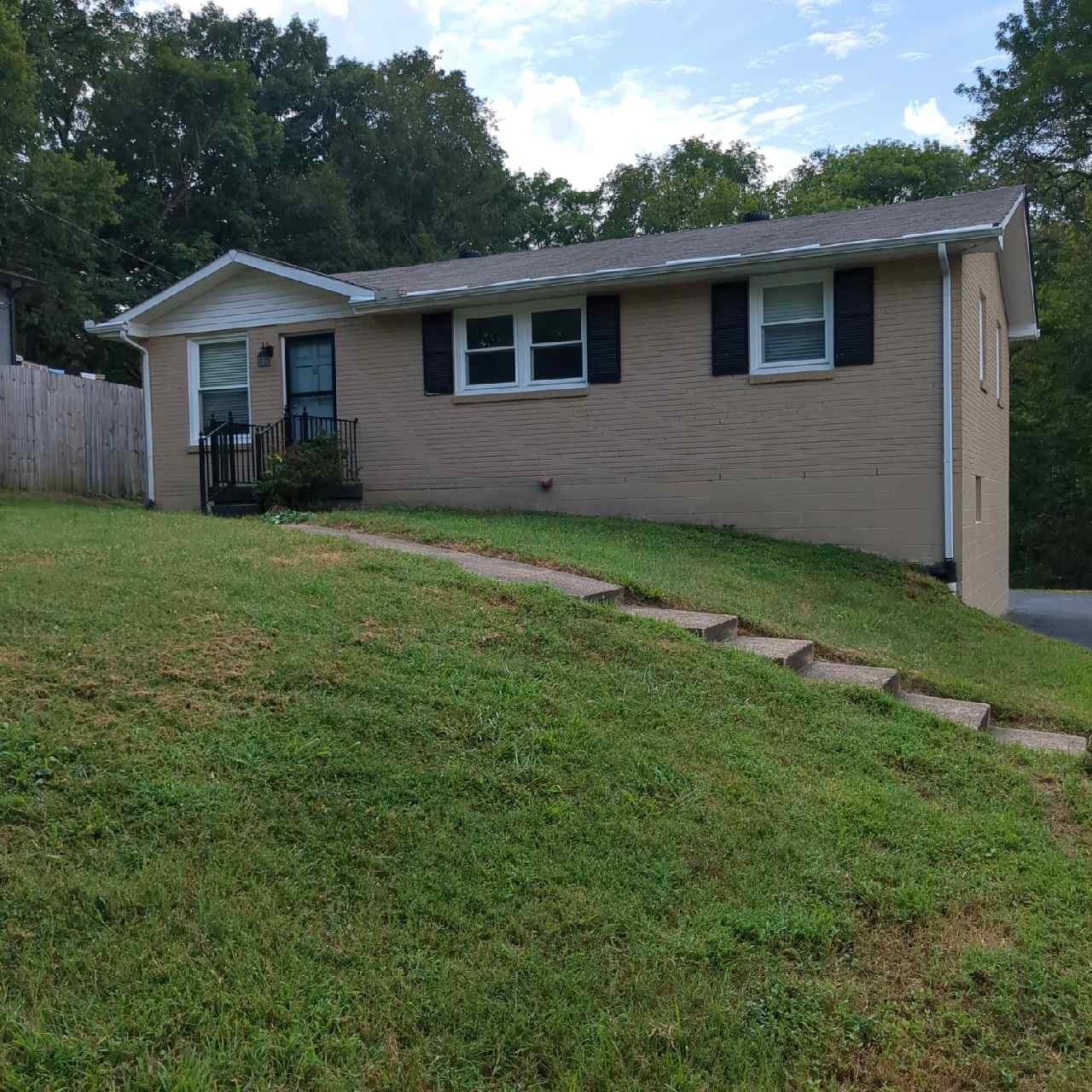 493 Westcrest Dr Property Photo 2