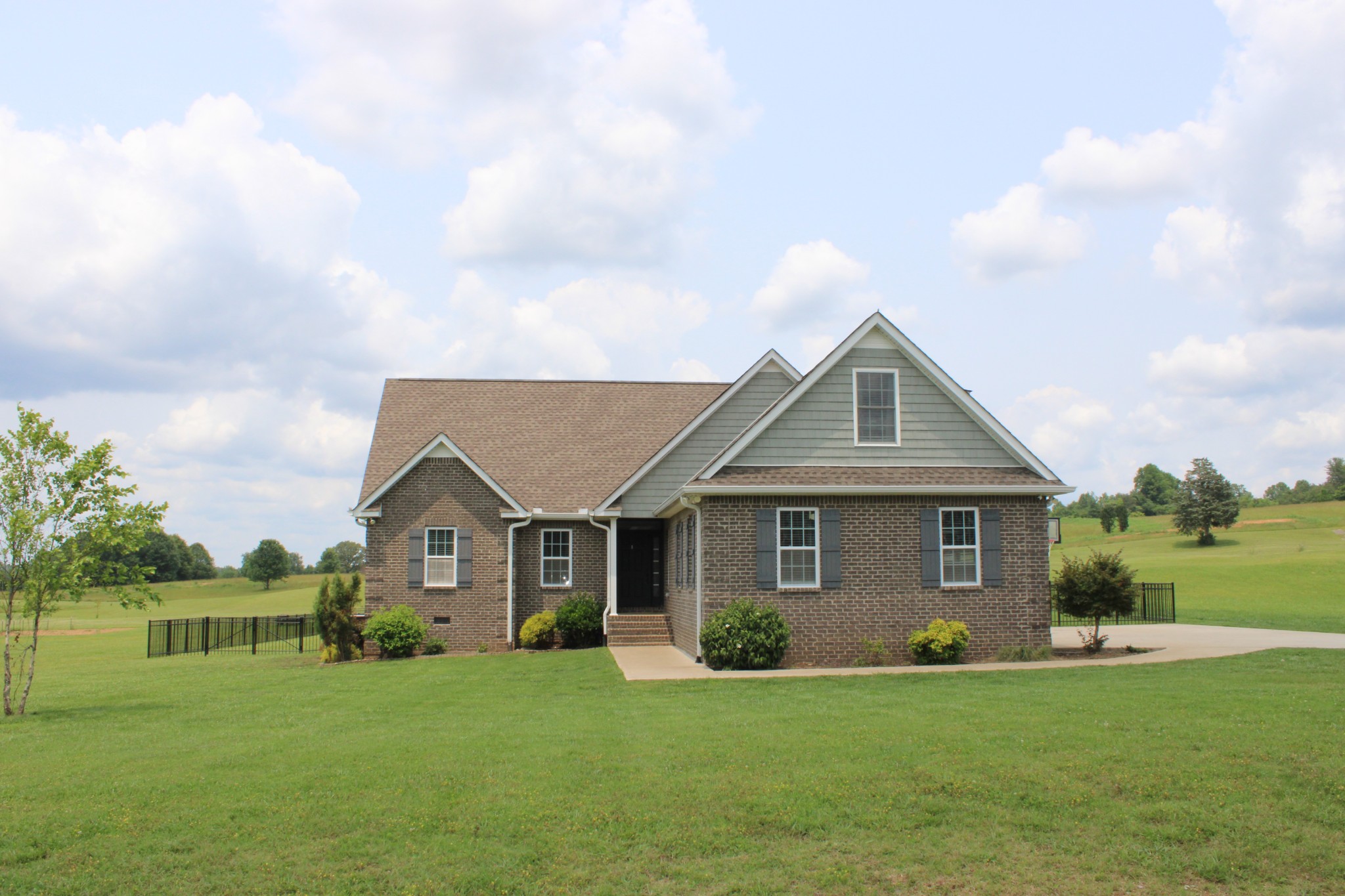 400 Collins Run Property Photo 1