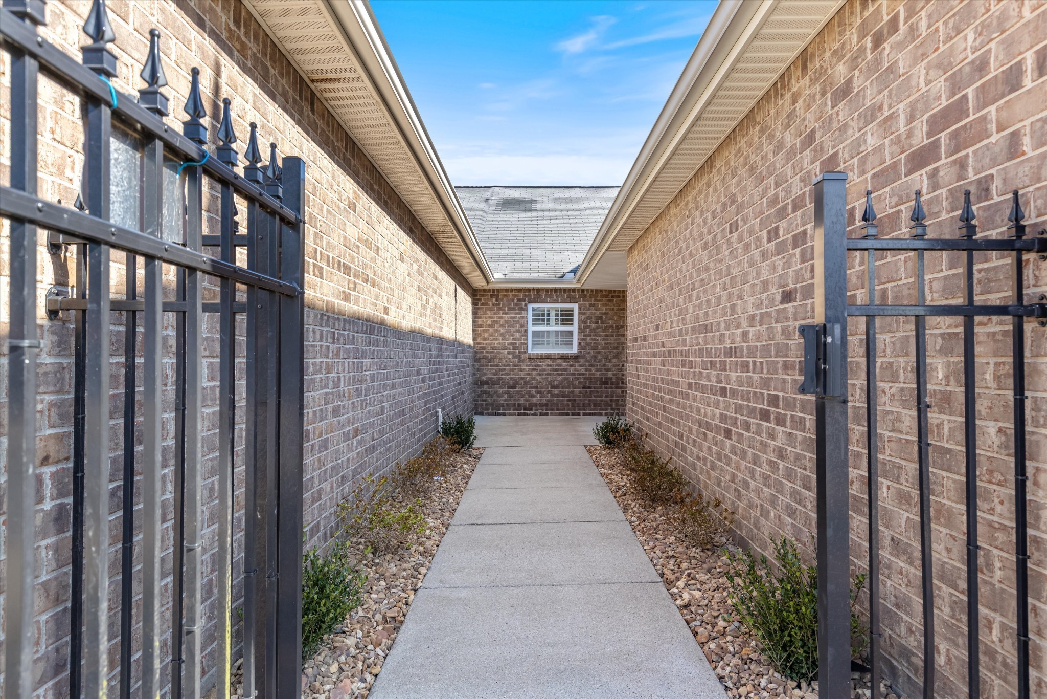 395 Devon Chase Hl Property Photo 4