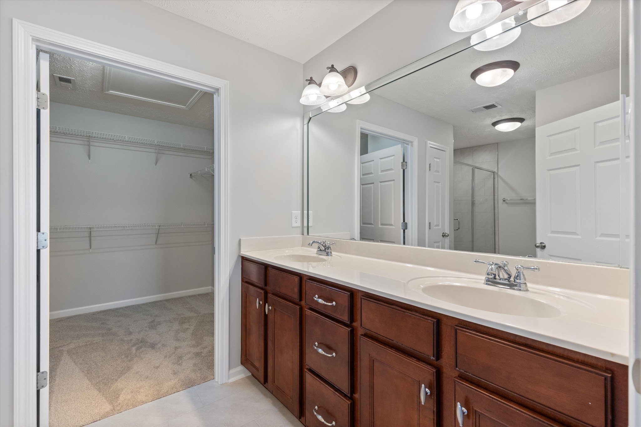 395 Devon Chase Hl Property Photo 23