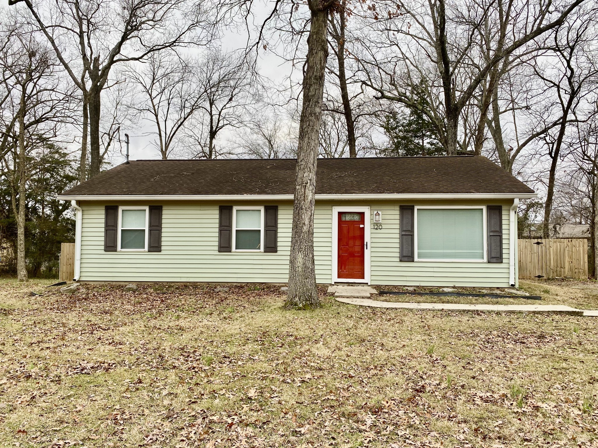 120 Holloway Dr Property Photo 1
