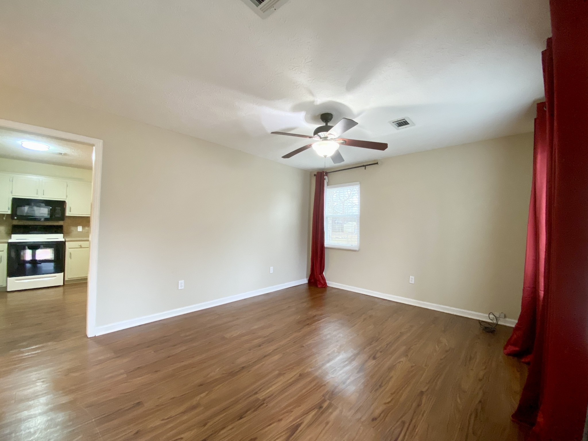 120 Holloway Dr Property Photo 6