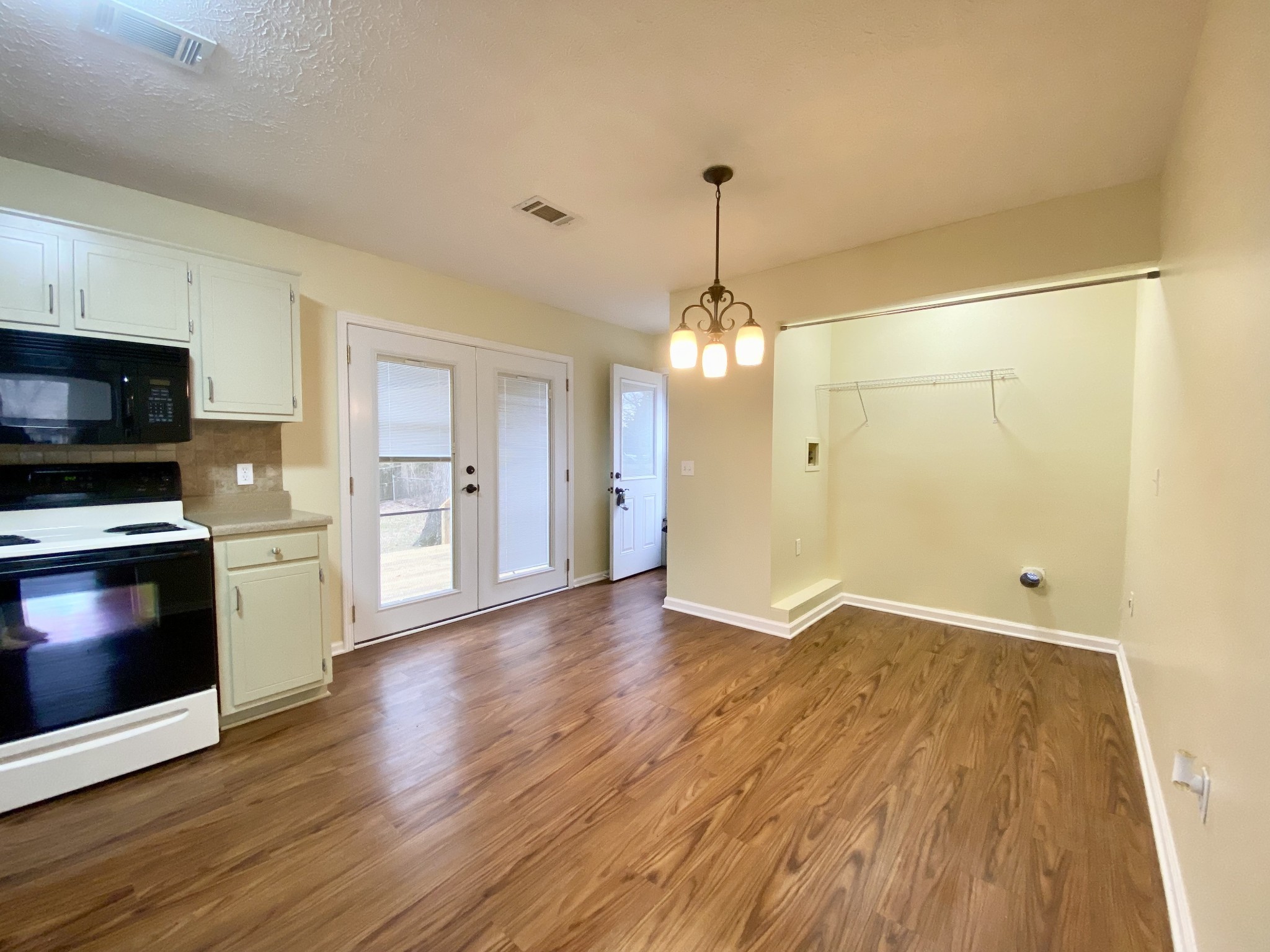 120 Holloway Dr Property Photo 8