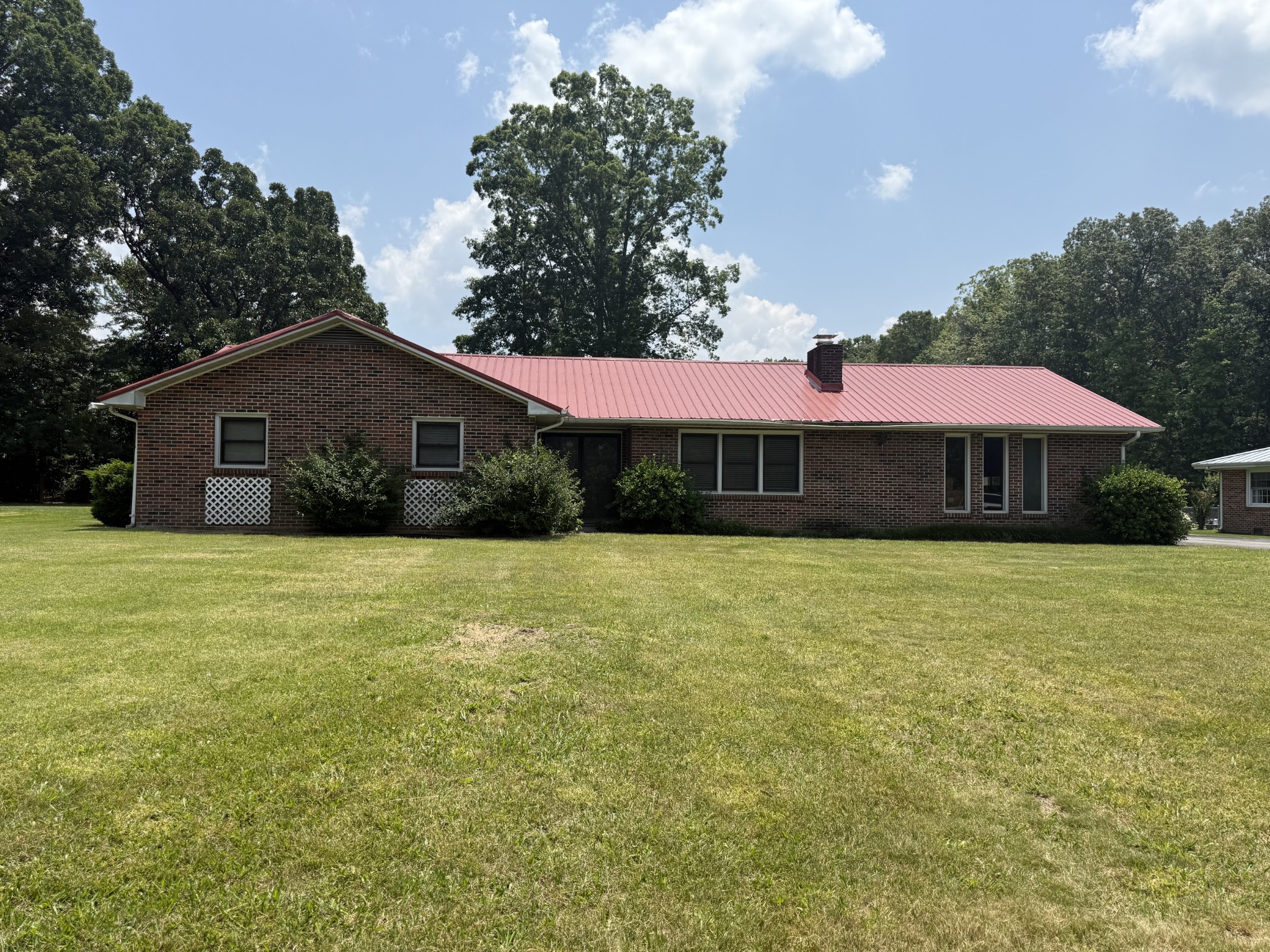1221 Hillcrest Dr Property Photo 1