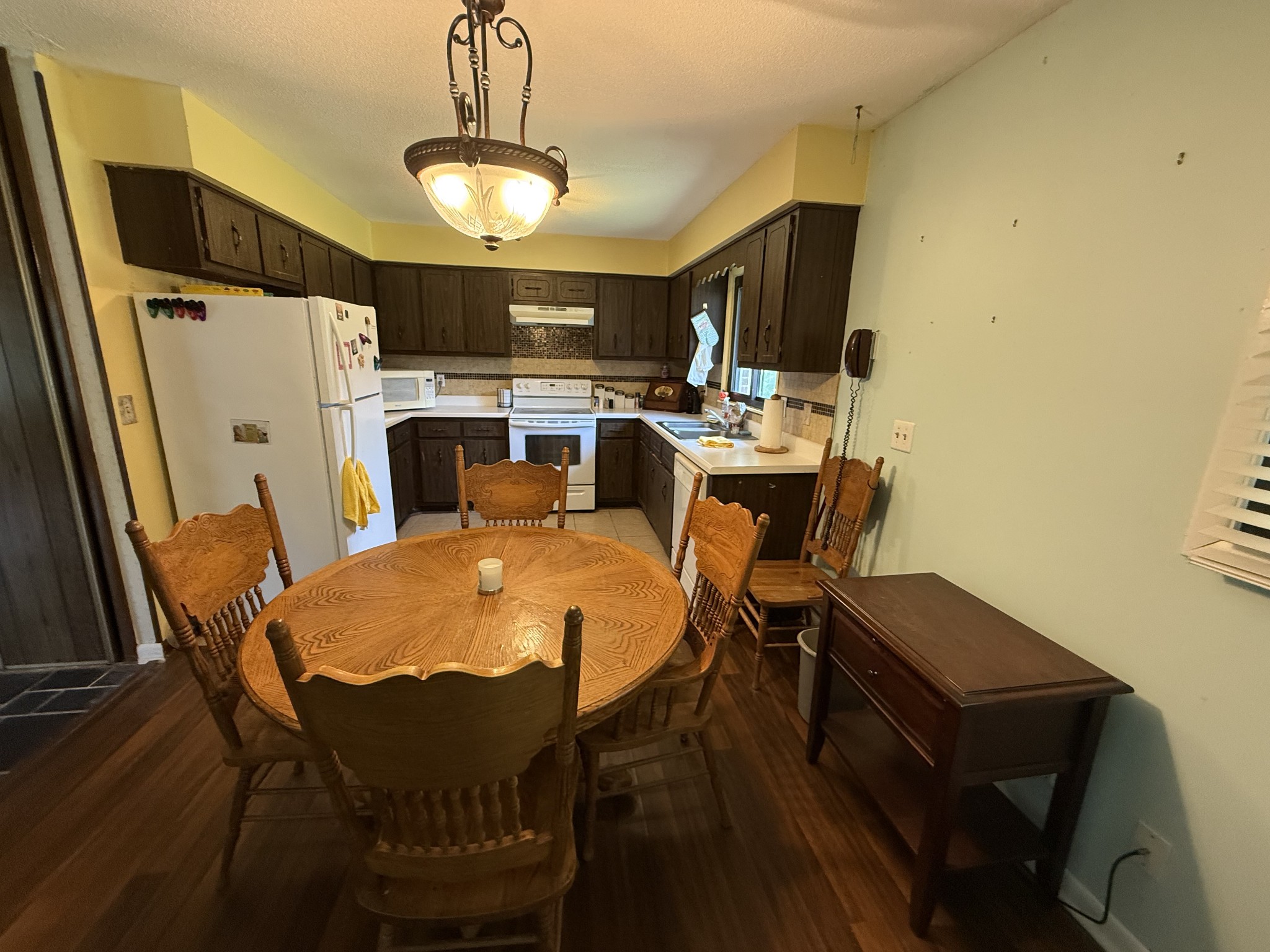 1221 Hillcrest Dr Property Photo 5