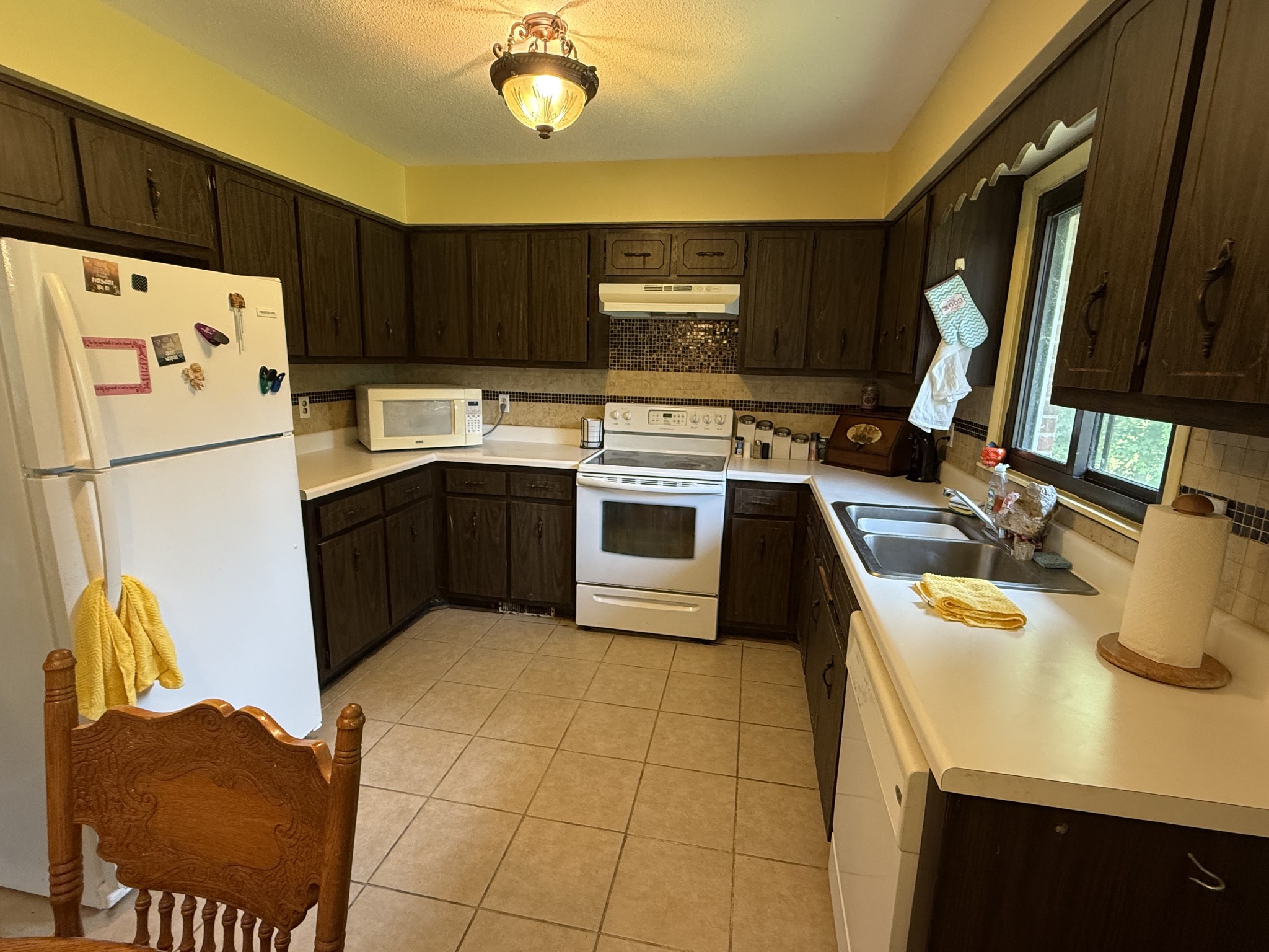 1221 Hillcrest Dr Property Photo 6