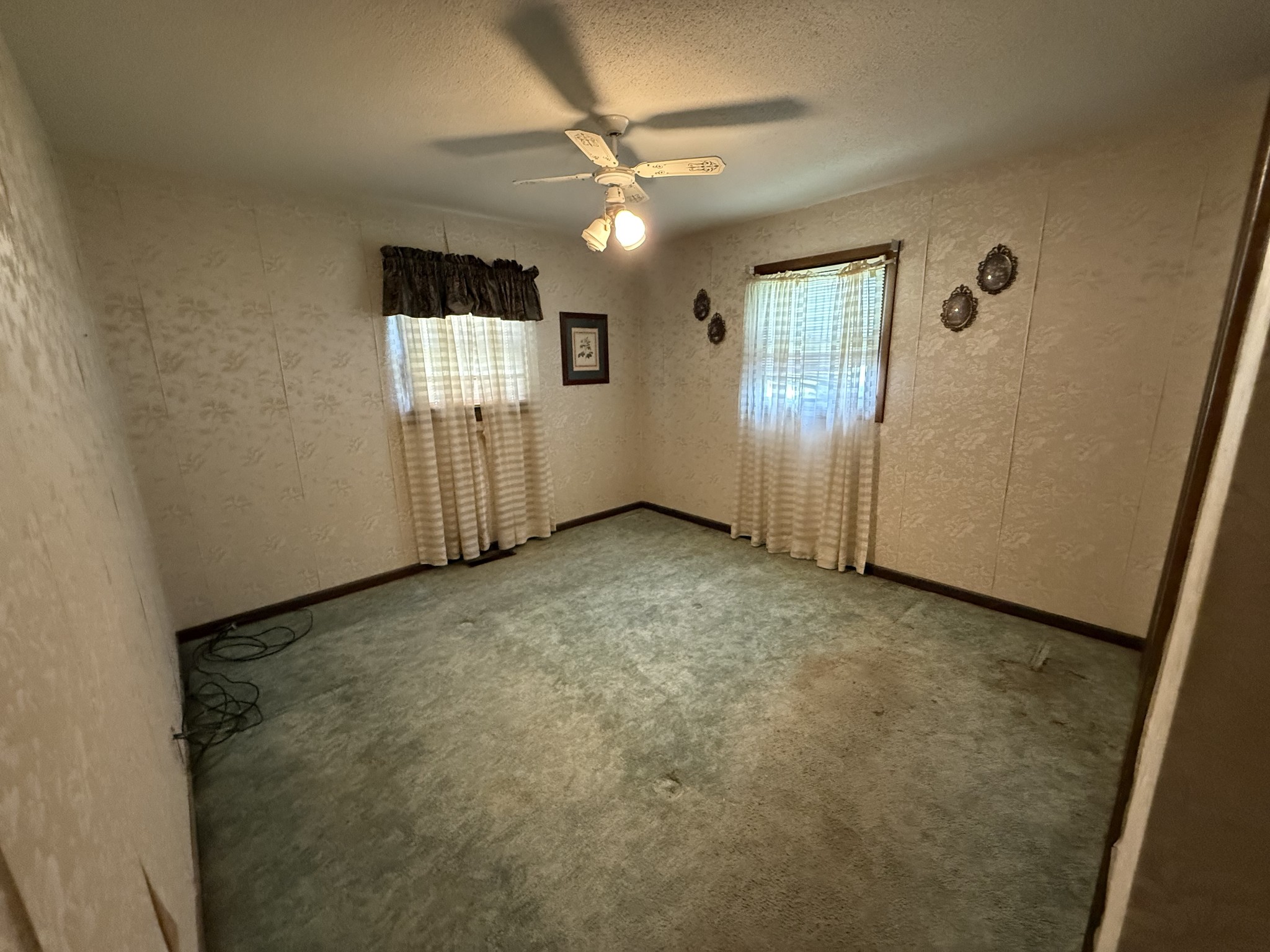 1221 Hillcrest Dr Property Photo 15