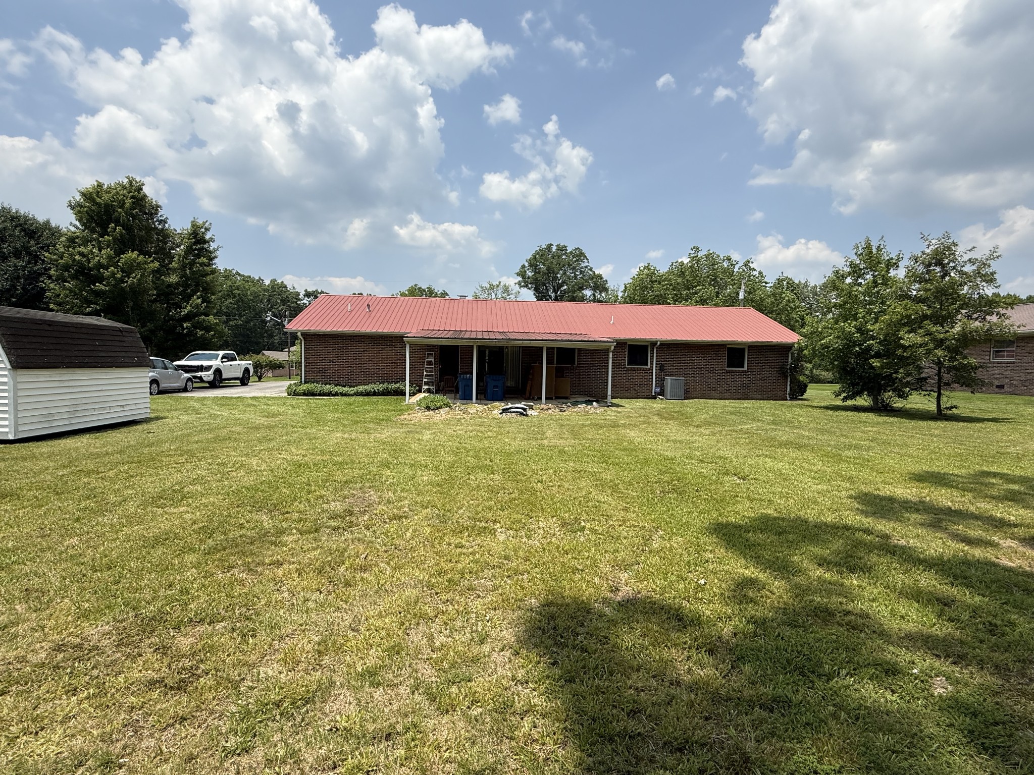 1221 Hillcrest Dr Property Photo 25