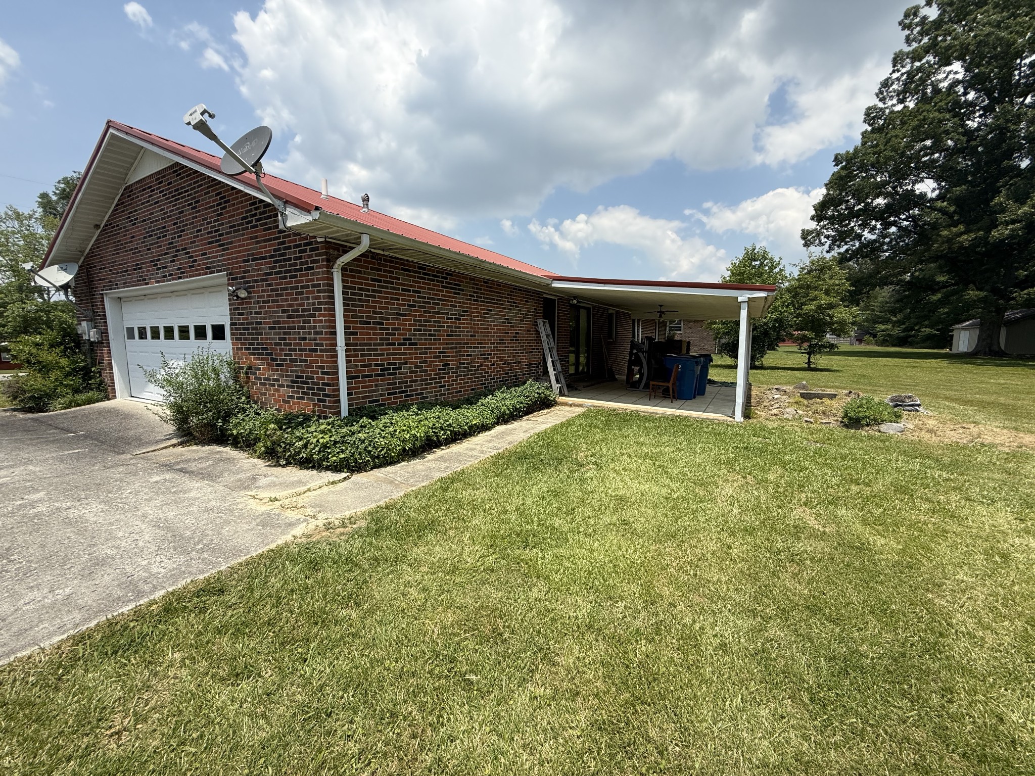1221 Hillcrest Dr Property Photo 27