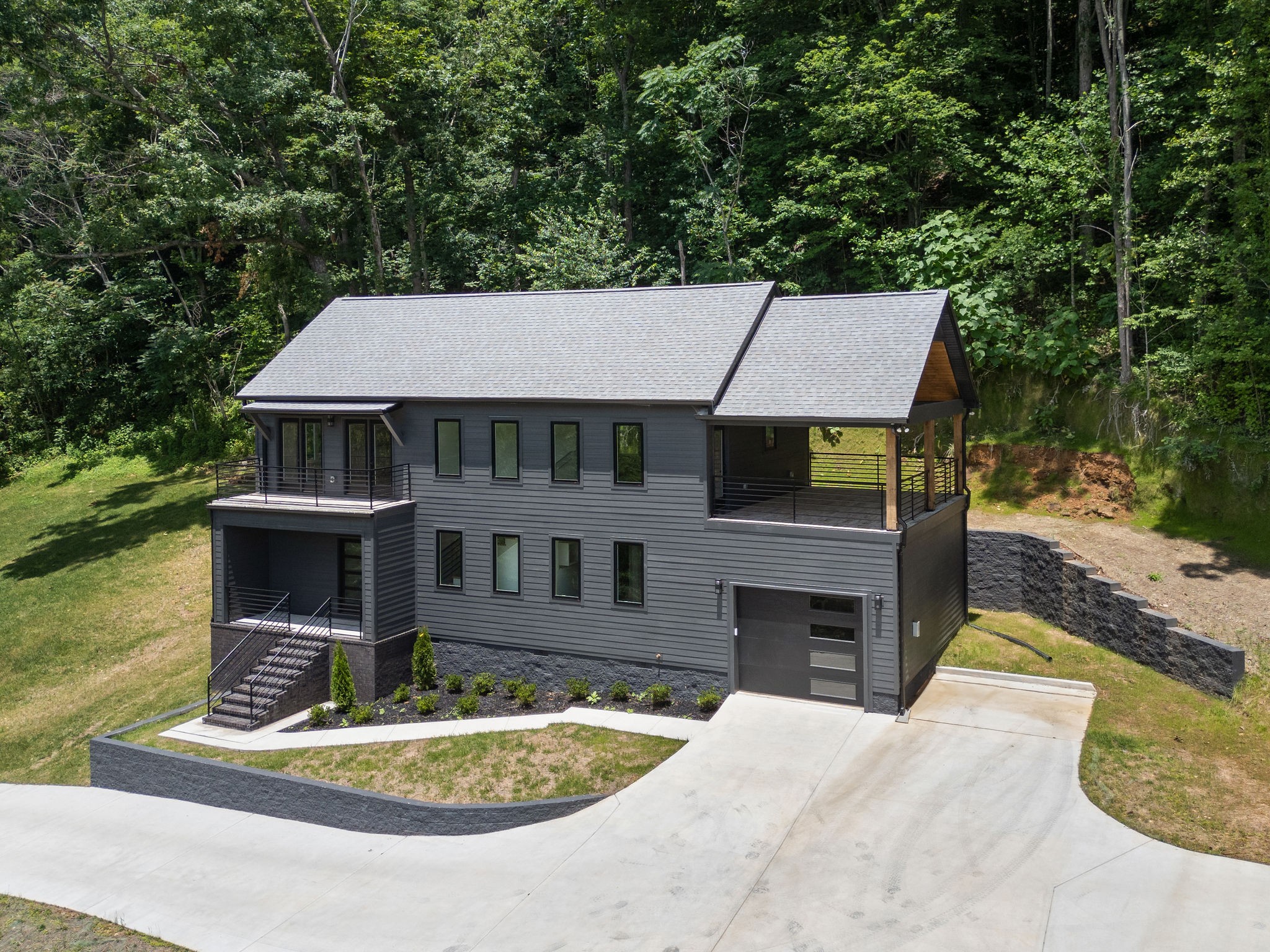 921 Blackberry Ridge Way Property Photo 2