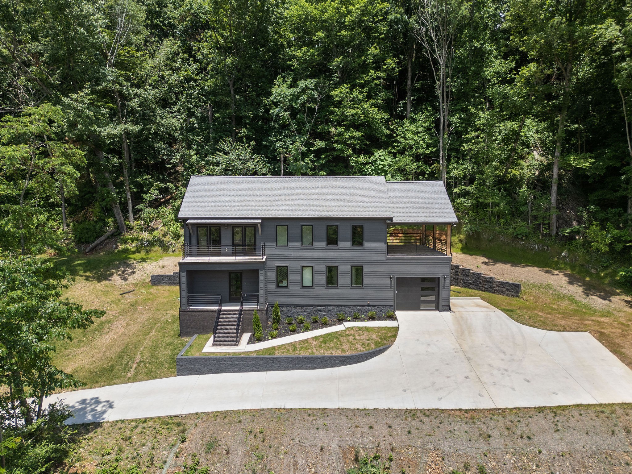 921 Blackberry Ridge Way Property Photo 3