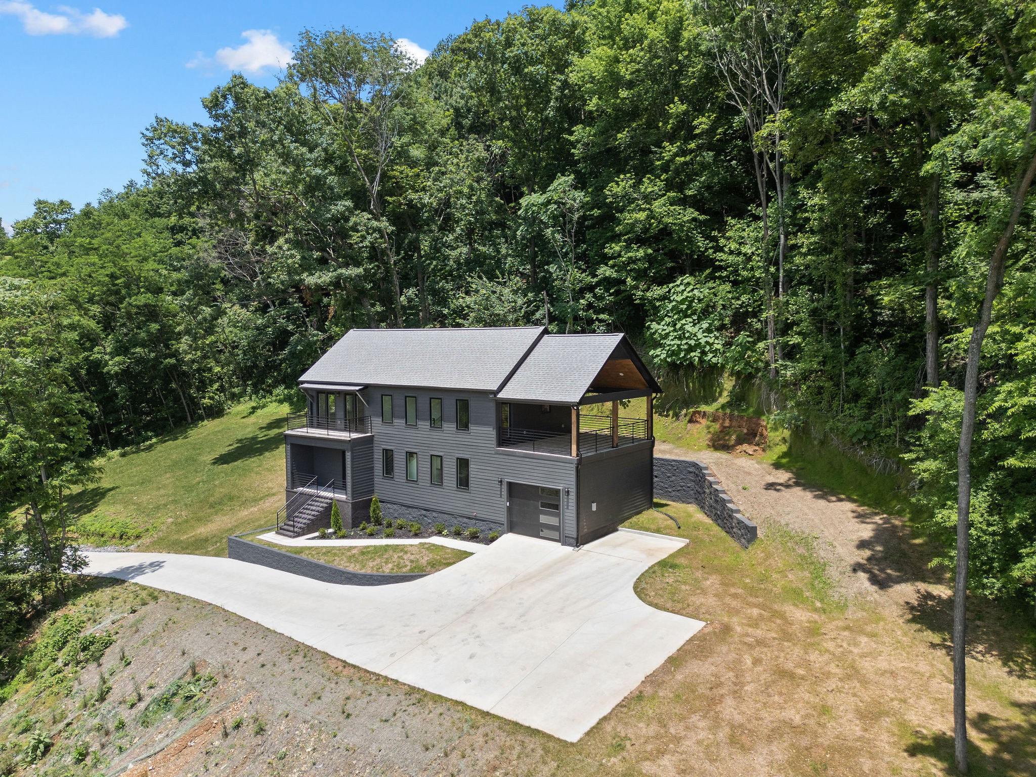 921 Blackberry Ridge Way Property Photo 4