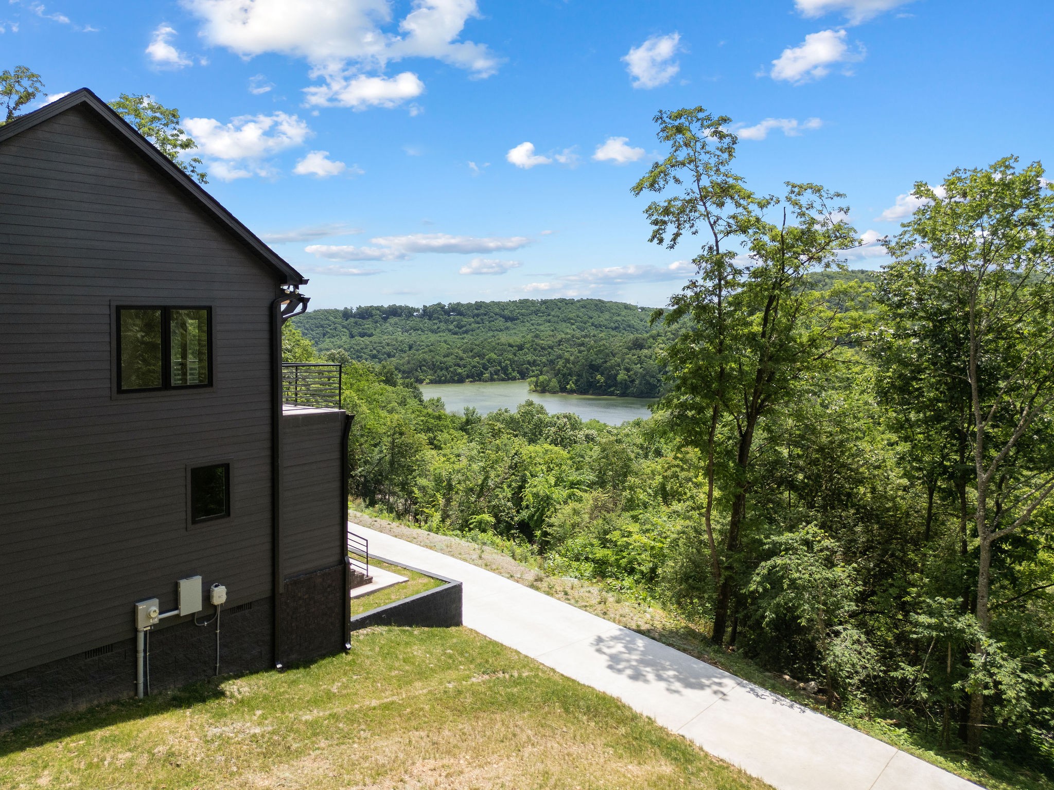 921 Blackberry Ridge Way Property Photo 7