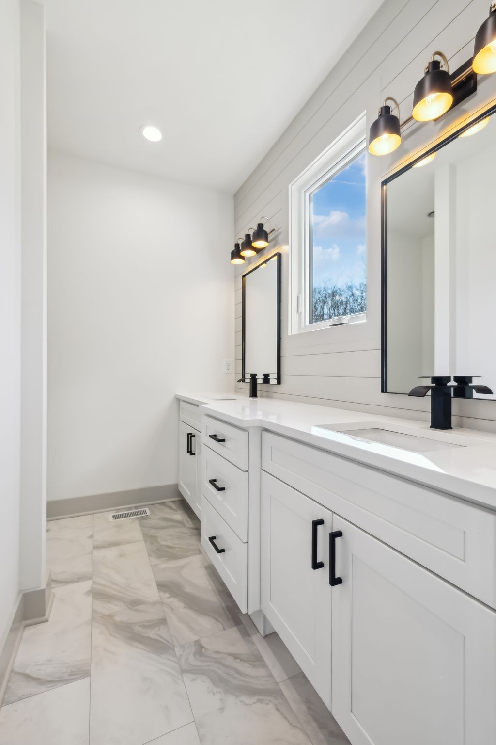 921 Blackberry Ridge Way Property Photo 22