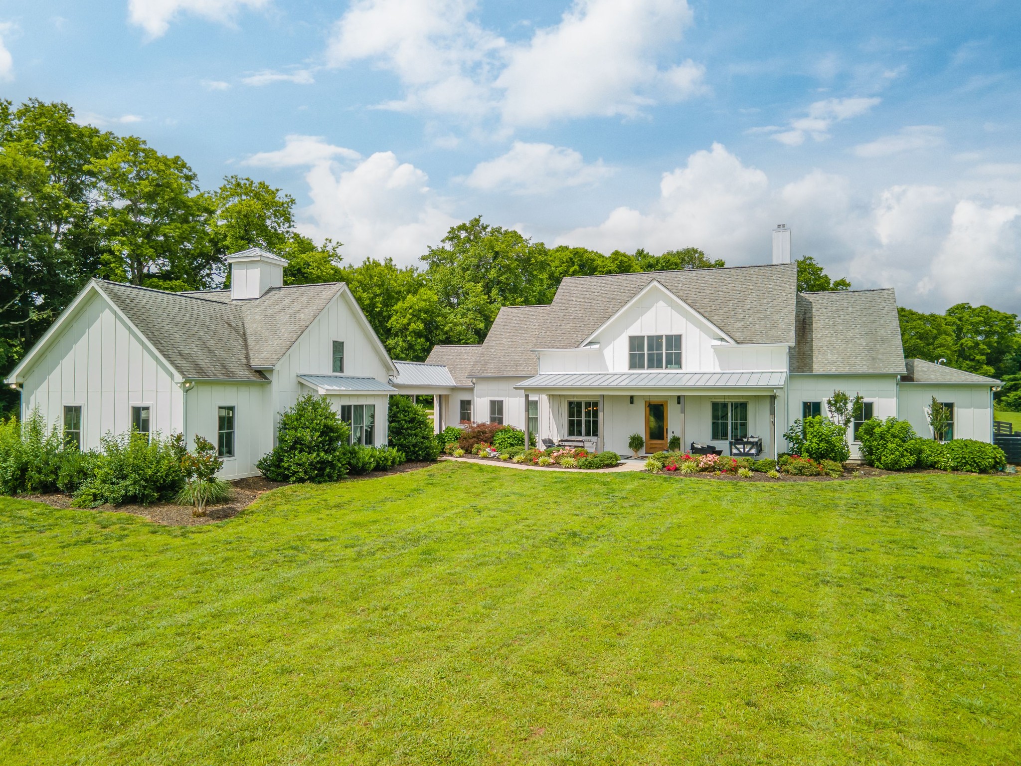 1208 Mooresville Pike Property Photo 1