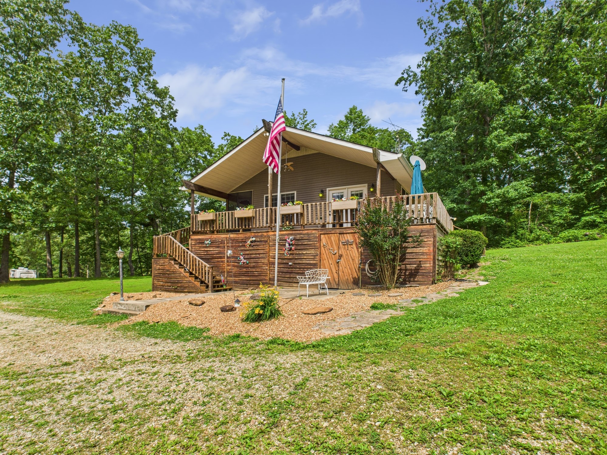 680 Cedar Dr Property Photo 1