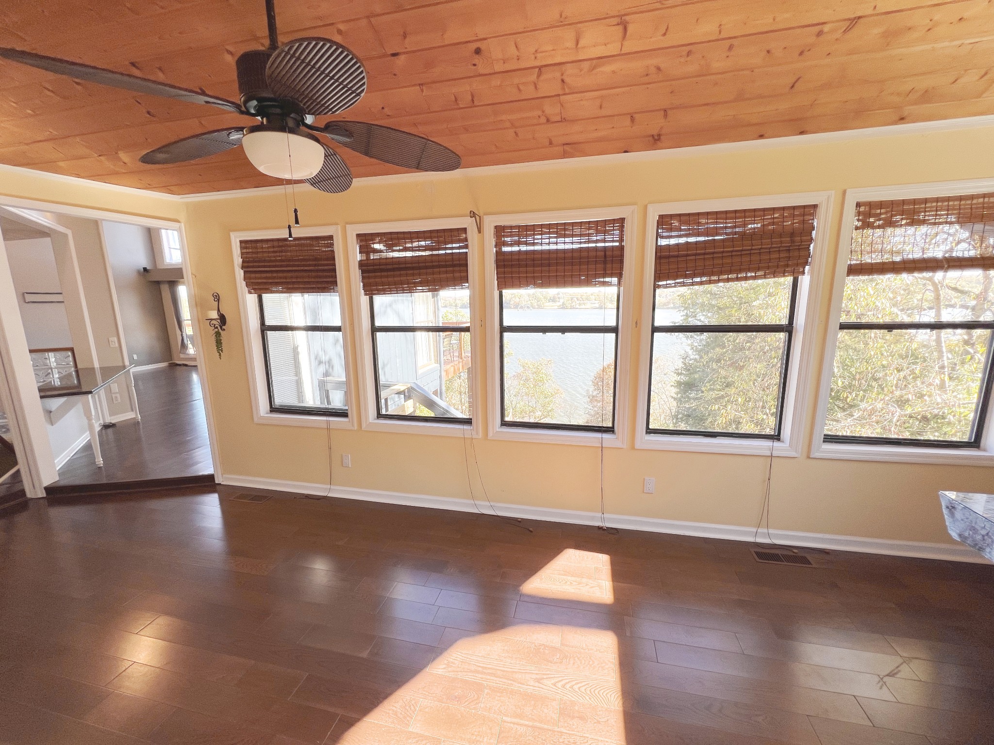 1068 Hickory Harbor Dr Property Photo 8