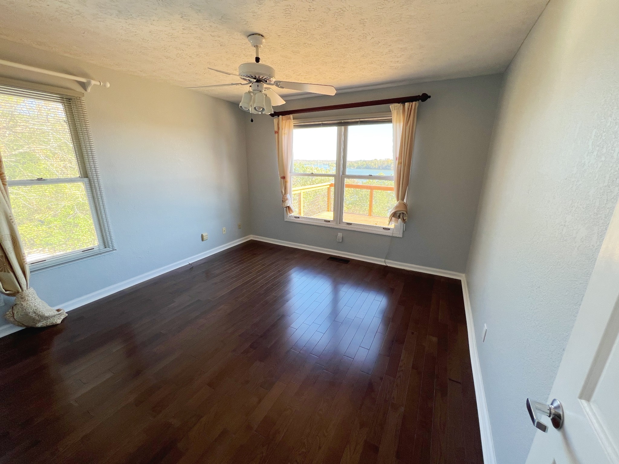 1068 Hickory Harbor Dr Property Photo 11