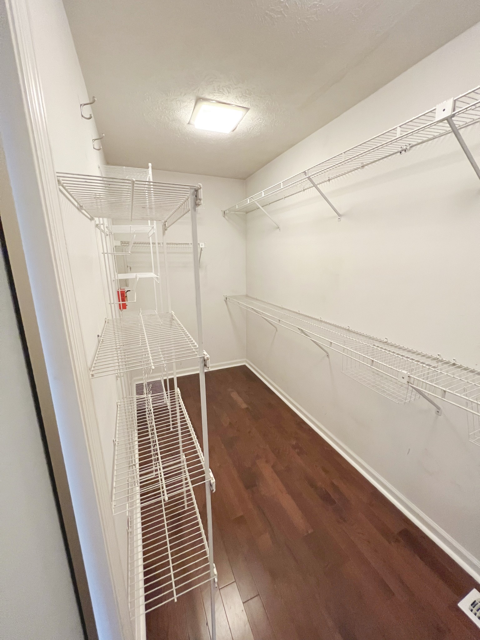 1068 Hickory Harbor Dr Property Photo 13
