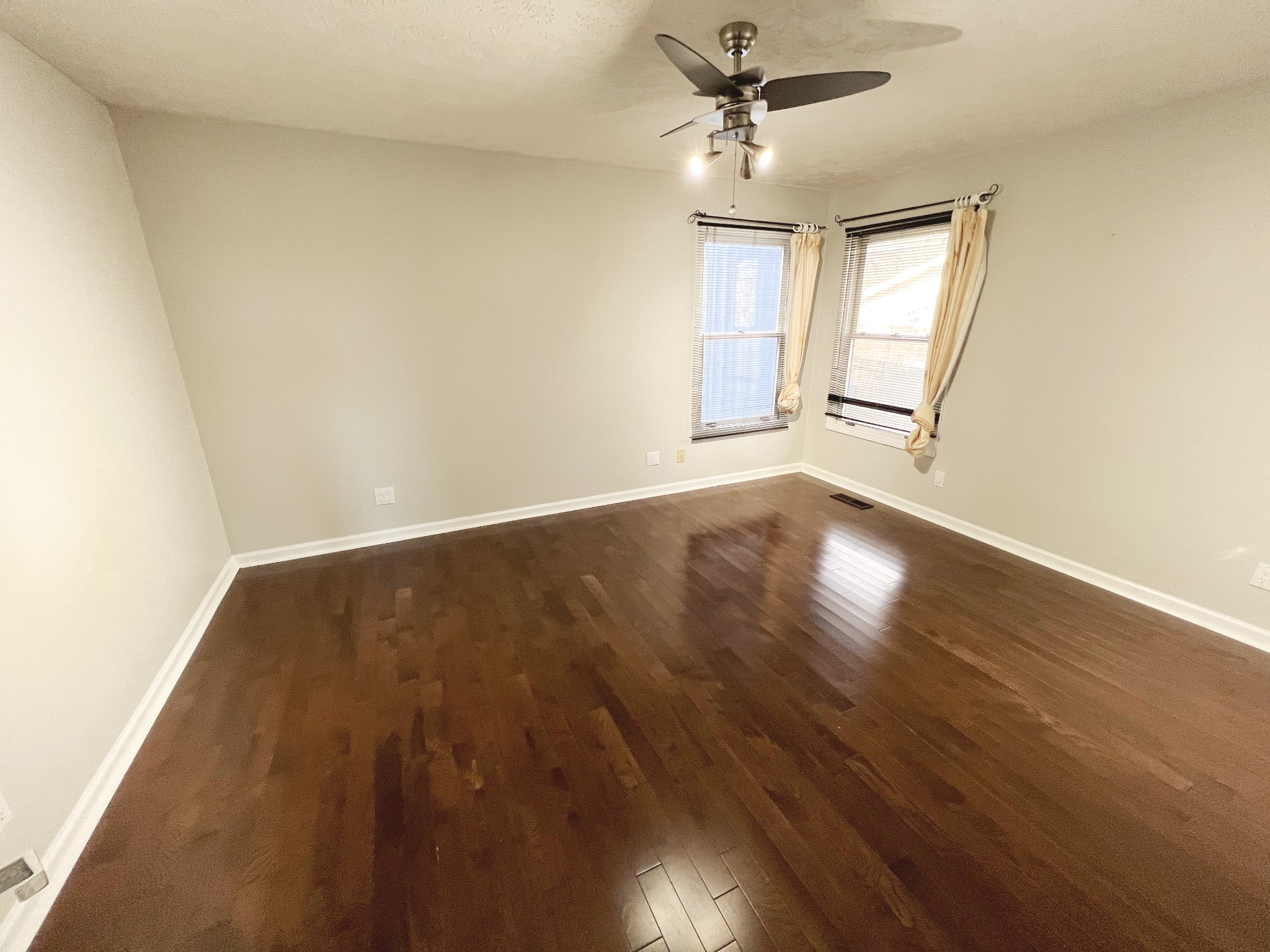 1068 Hickory Harbor Dr Property Photo 14