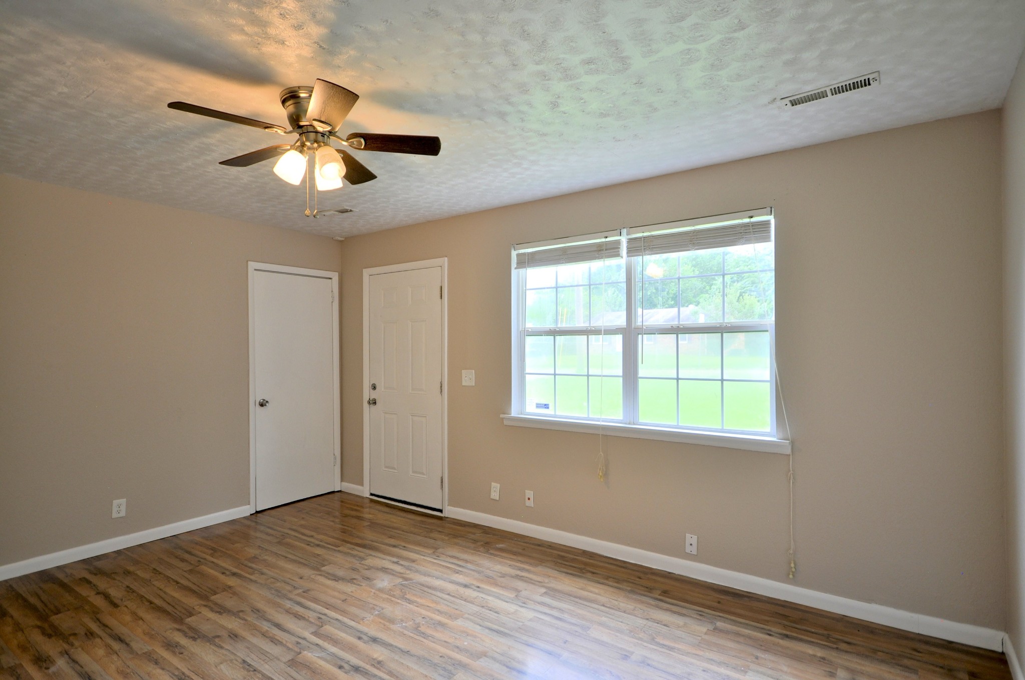 267 Raintree Dr Property Photo 3