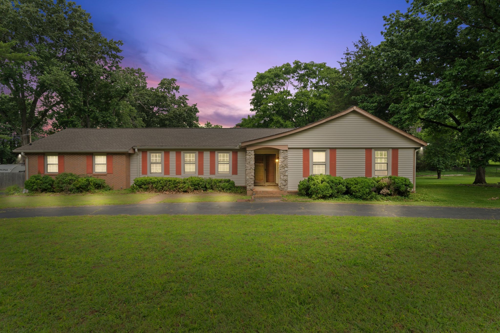 1011 Hickory Harbor Dr Property Photo 1