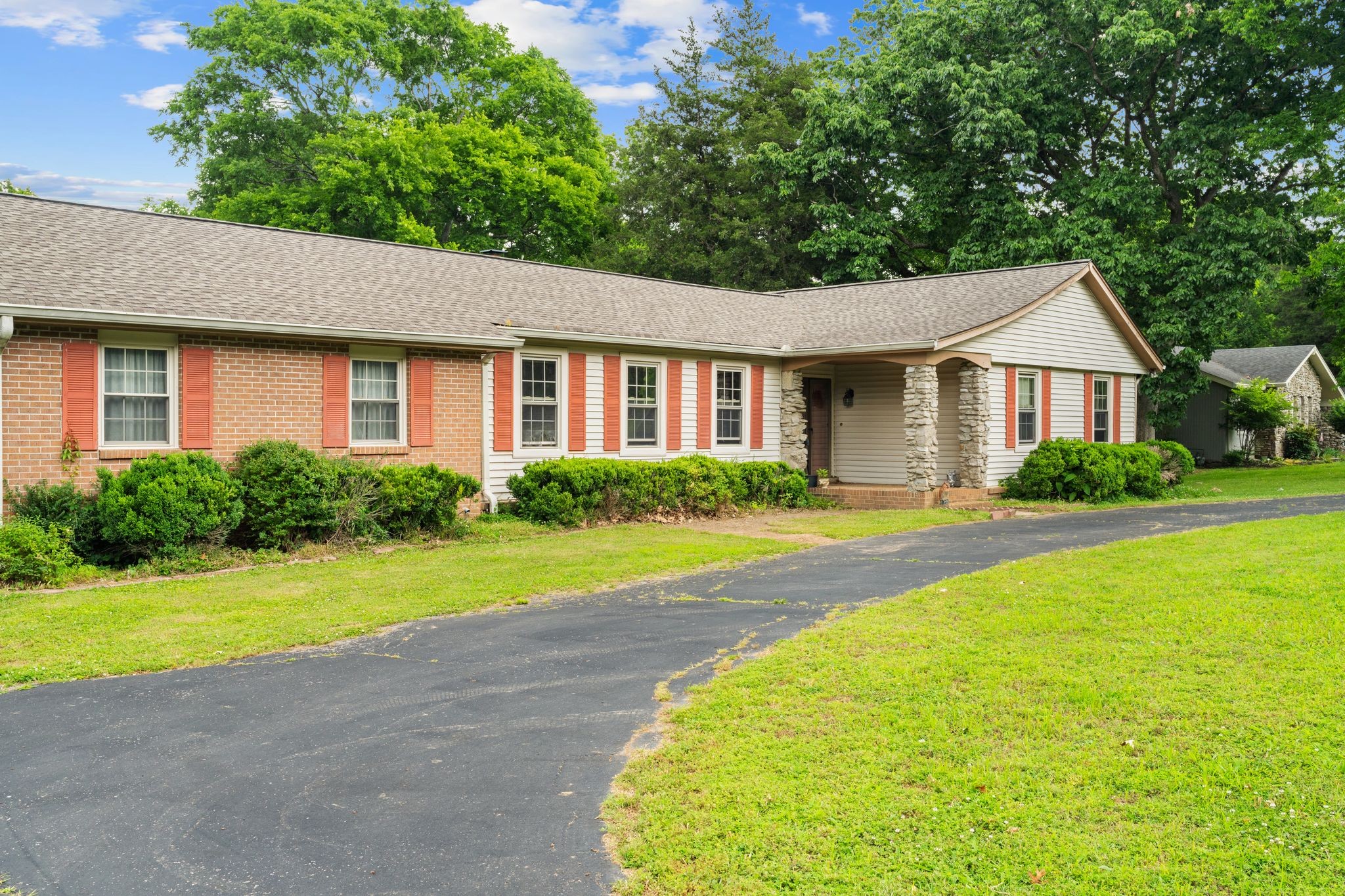 1011 Hickory Harbor Dr Property Photo 4