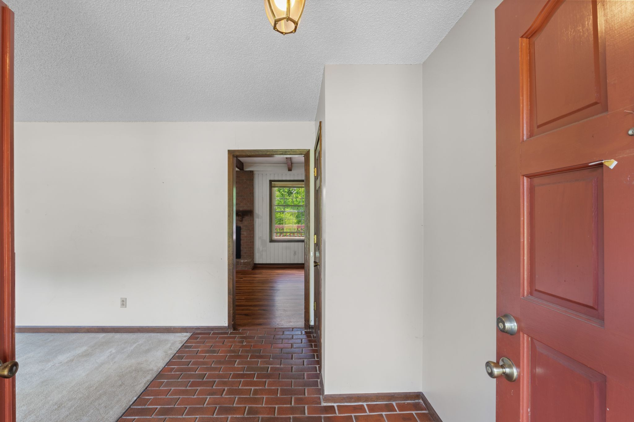 1011 Hickory Harbor Dr Property Photo 5