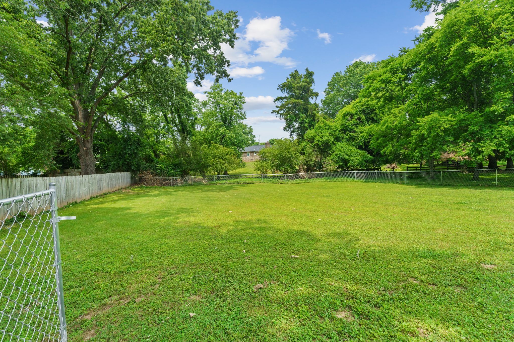 1011 Hickory Harbor Dr Property Photo 27