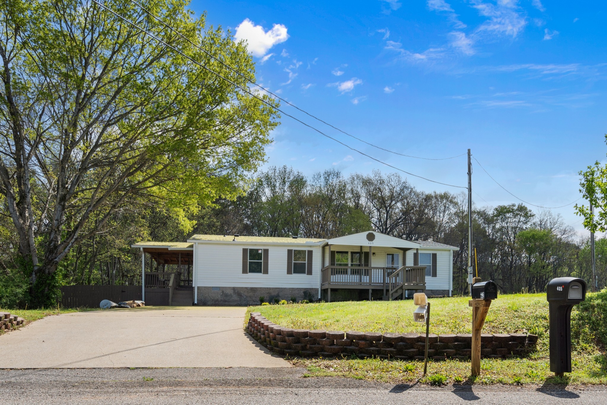 405 Briarwood Rd Property Photo 3