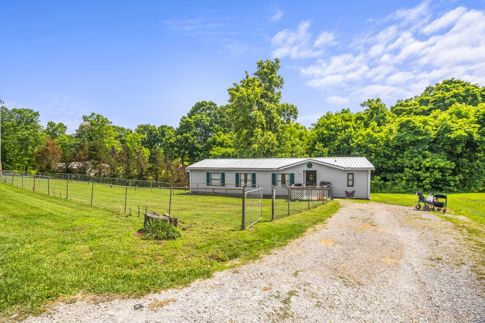 1189 Leo Baker Rd Property Photo 1