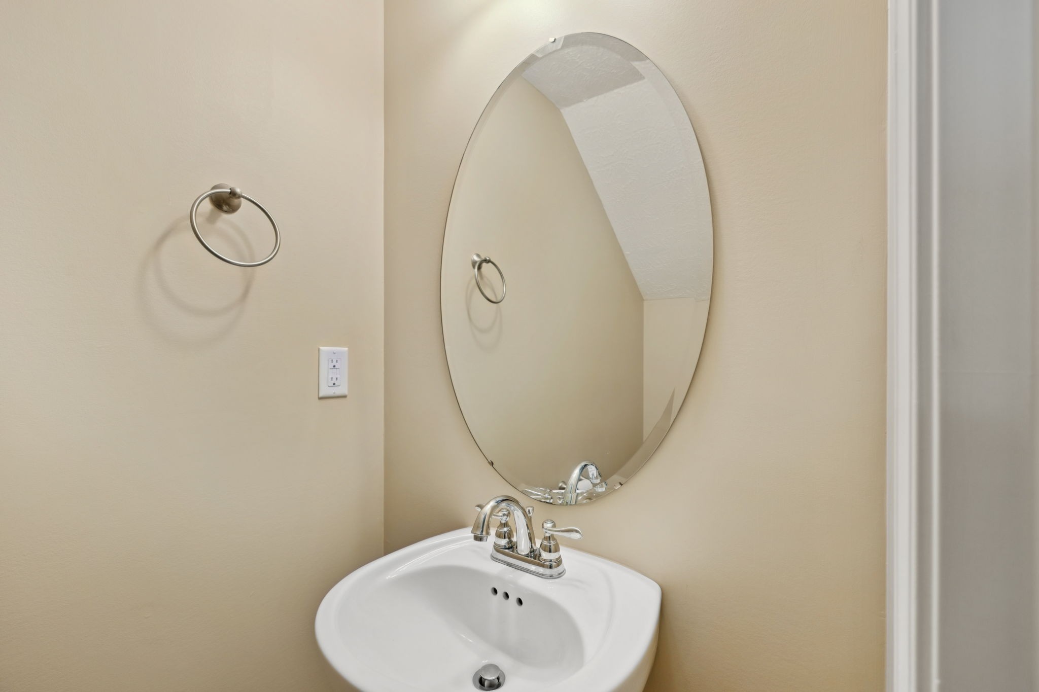 1746 Sprucedale Dr Property Photo 16