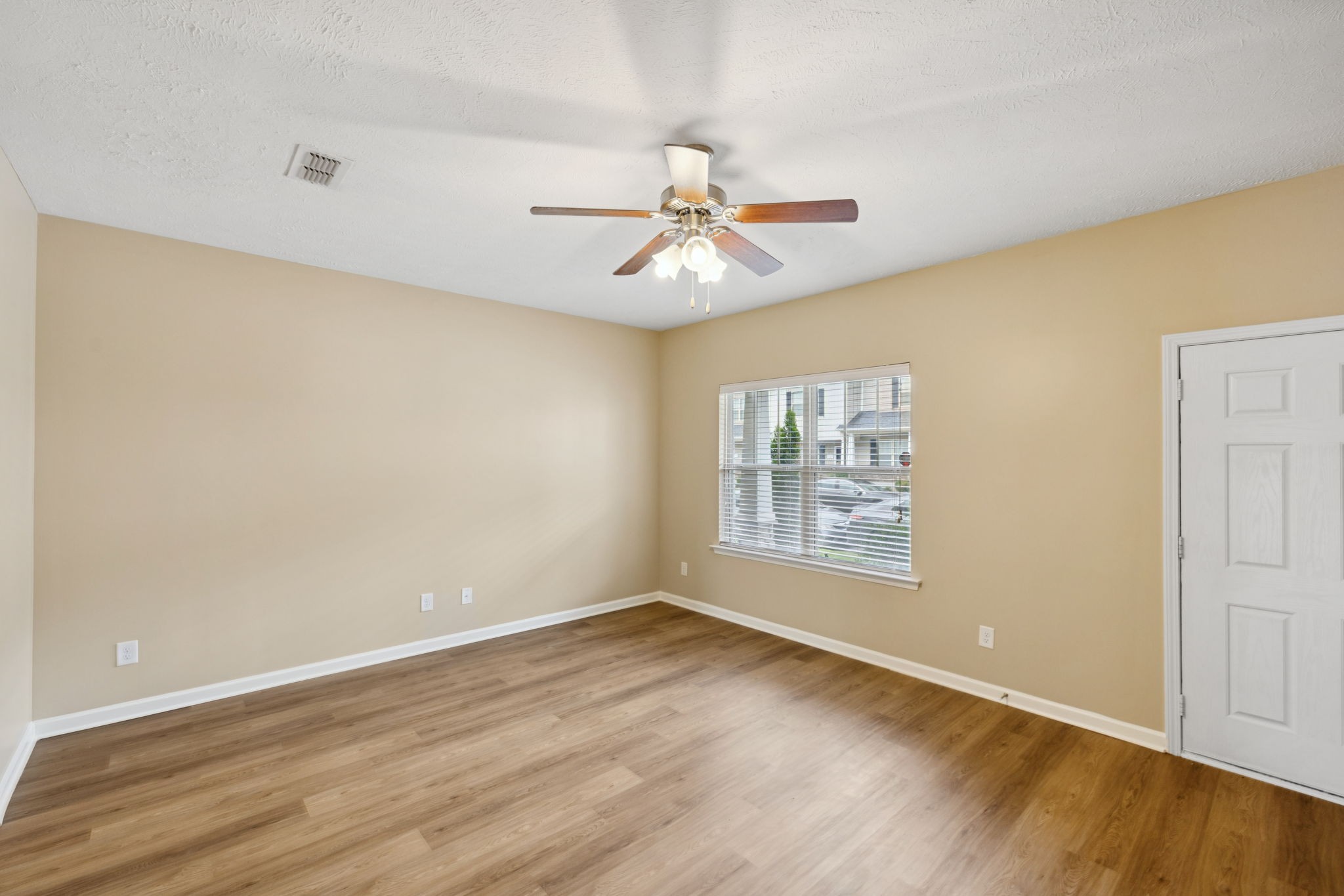 1746 Sprucedale Dr Property Photo 17